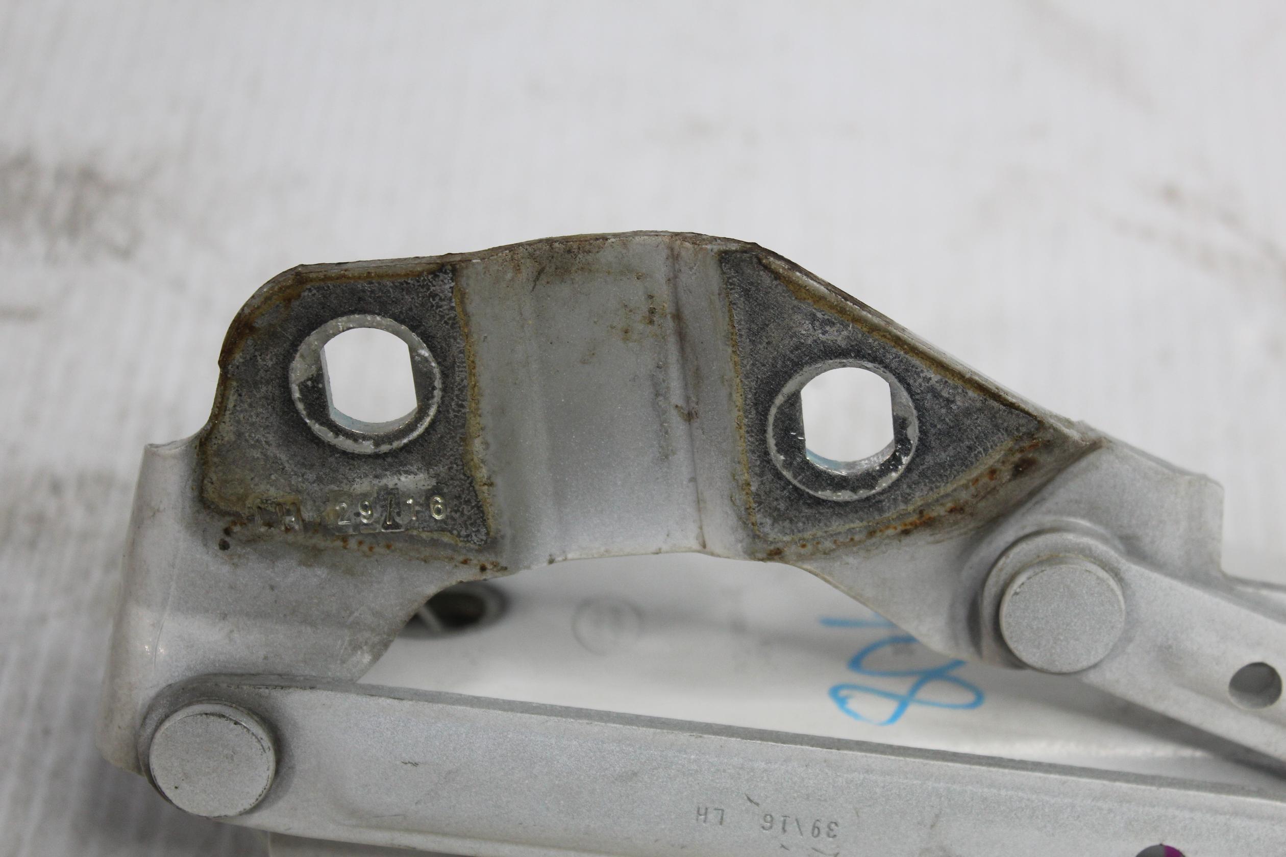 Land Rover L550 Discovery Sport LH Left Bonnet Hood Hinge LR075406 - Image 6