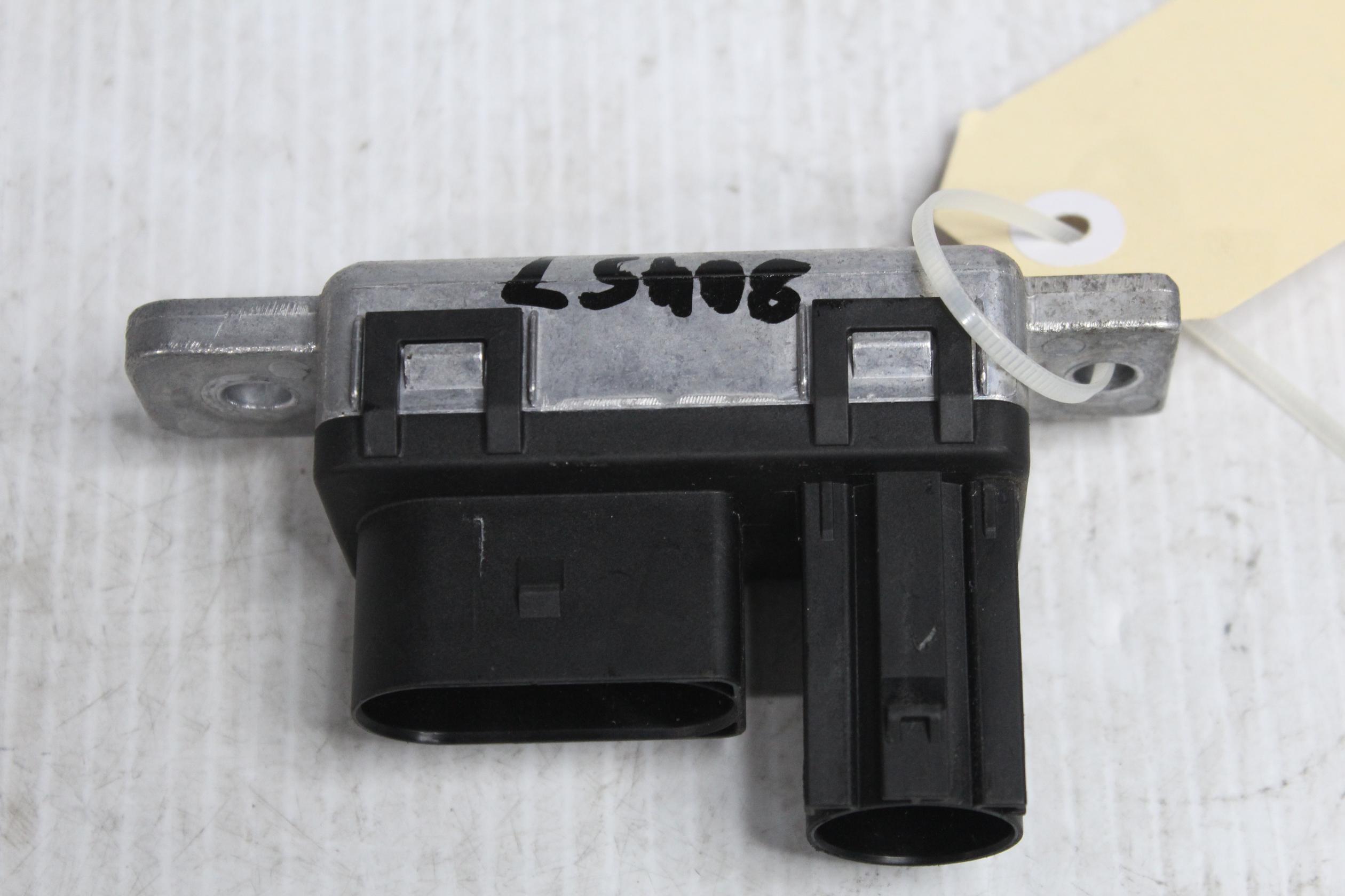 Land Rover L550 Discovery Sport Glow Plug Control Module LR071821, LR147217 - Image 4