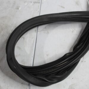 Land Rover L550 Discovery Sport Rear Door Seal Rubber LR084518, LR178741 - Image 2