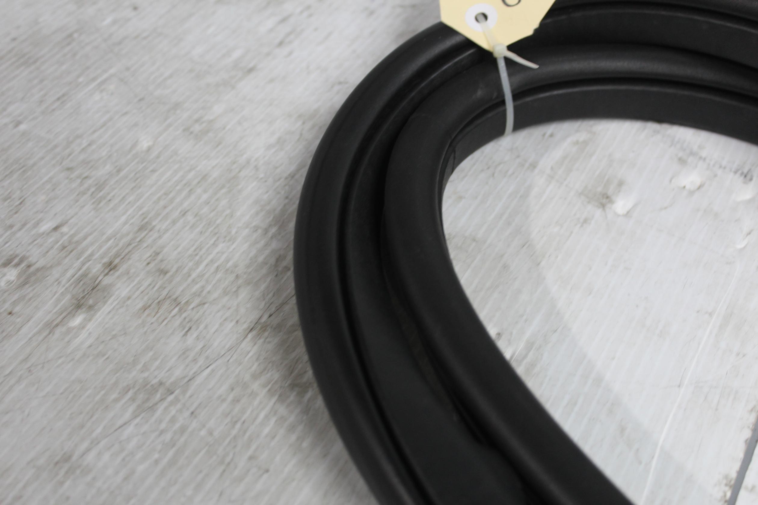Land Rover L550 Discovery Sport Rear Door Seal Rubber LR084518, LR178741 - Image 7