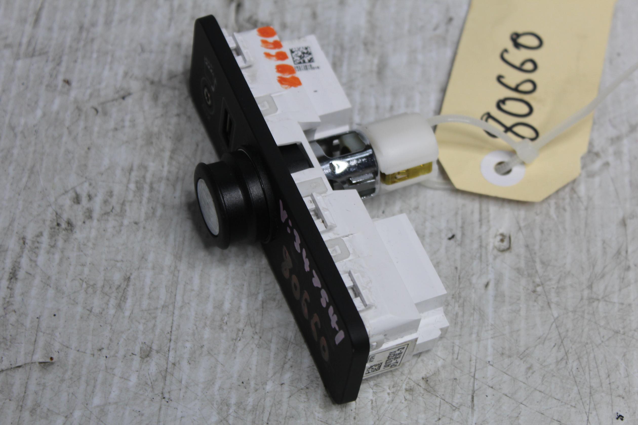 Range Rover Sport L494 Centre Console Plug Socket LR044901, CPLA19C166CB - Image 2