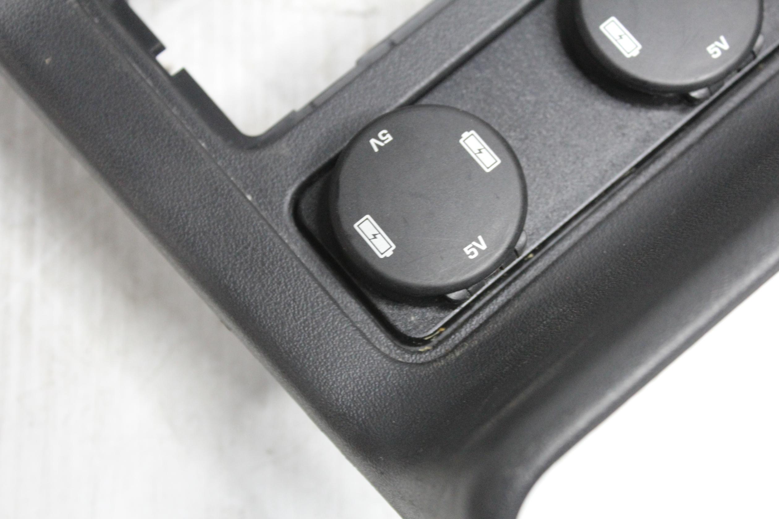 Jaguar X761 F Pace Rear Centre Console Panel with Vent T2H3069, GX63014A22AB - Image 8
