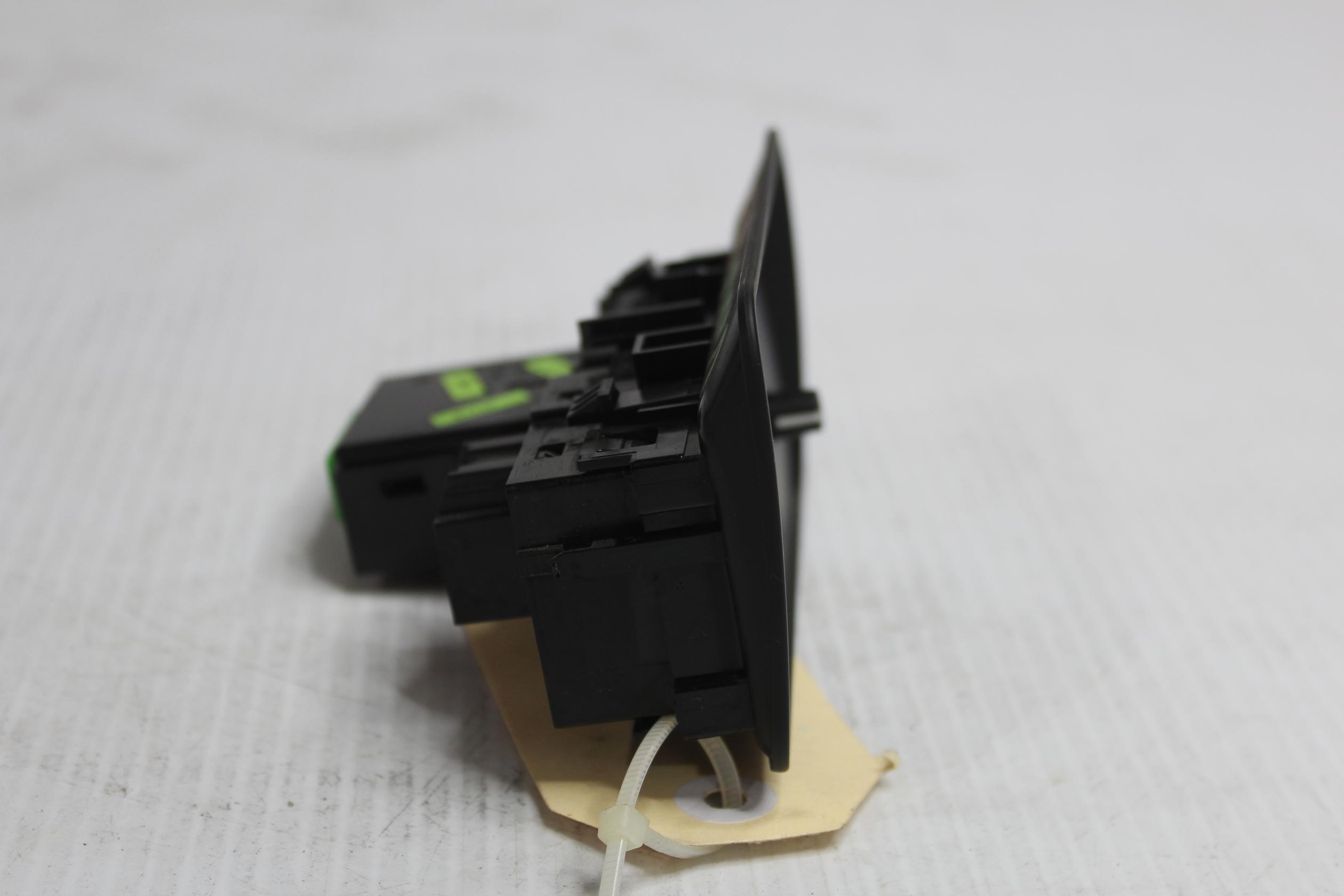 Land Rover L462 Discovery 5 Headlight Lighting Switch LR061000, LR088271 - Image 6