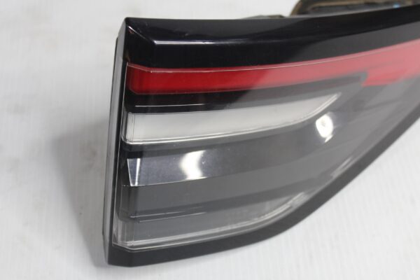 Land Rover L462 Discovery 5 RH Right Tail Light Lamp LR106841