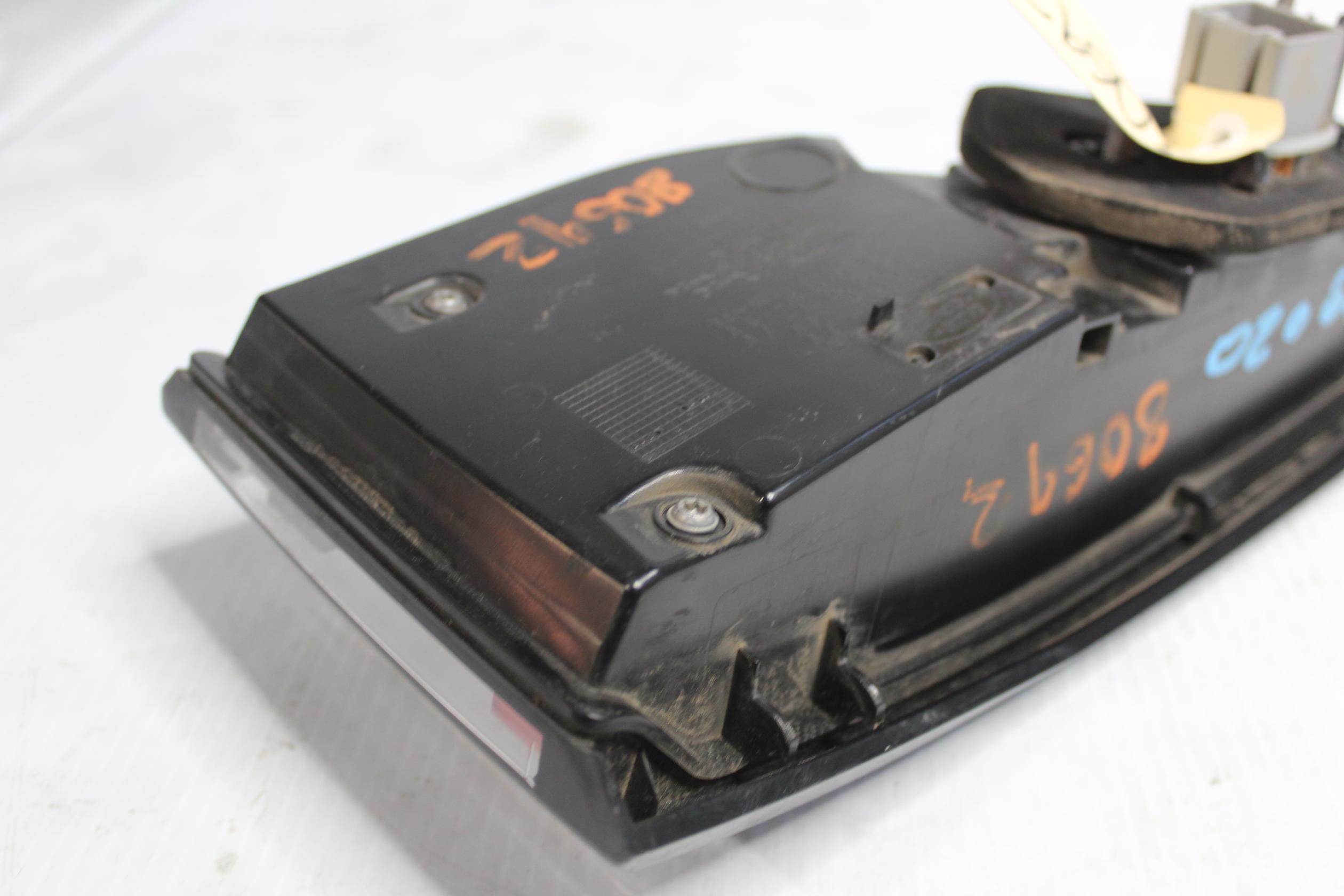 Land Rover L462 Discovery 5 RH Right Tail Light Lamp LR106841 - Image 11