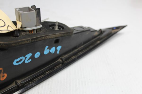 Land Rover L462 Discovery 5 RH Right Tail Light Lamp LR106841