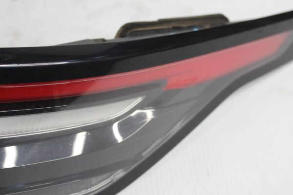 Land Rover L462 Discovery 5 RH Right Tail Light Lamp LR106841