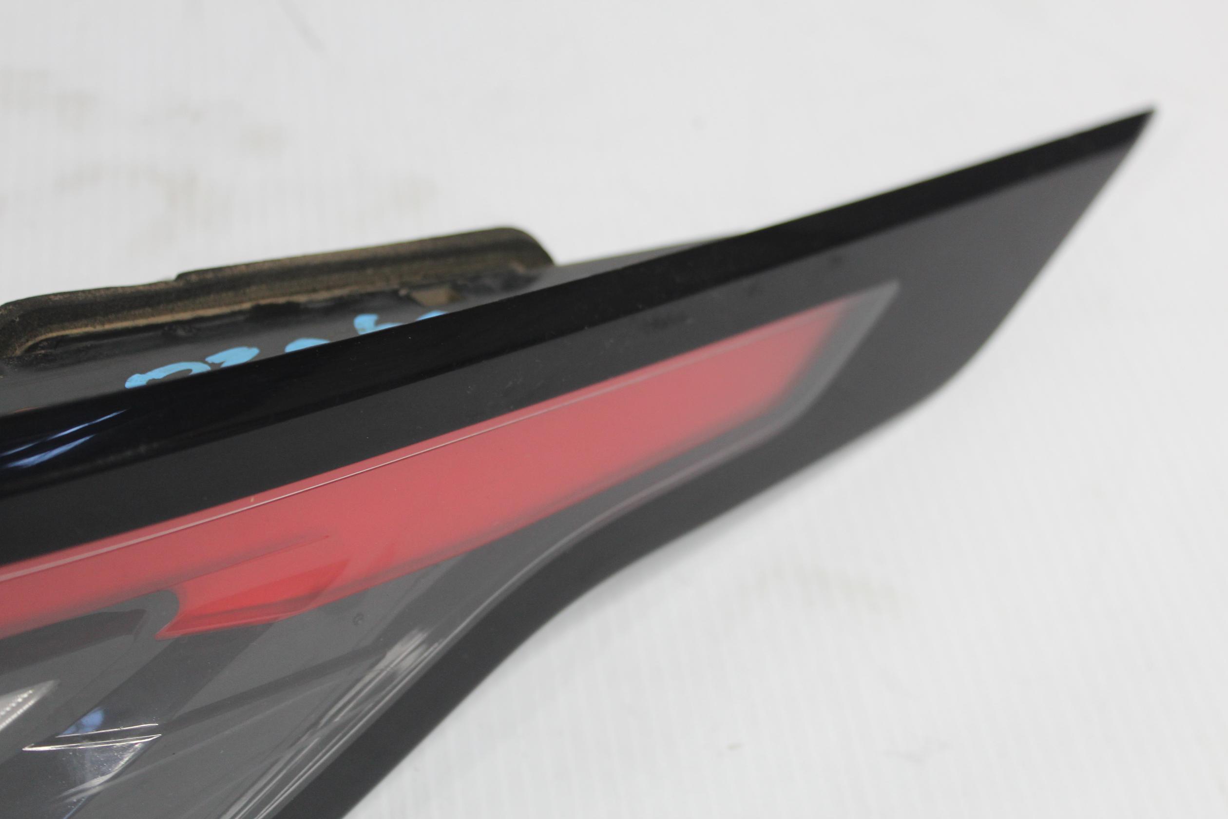 Land Rover L462 Discovery 5 RH Right Tail Light Lamp LR106841 - Image 4