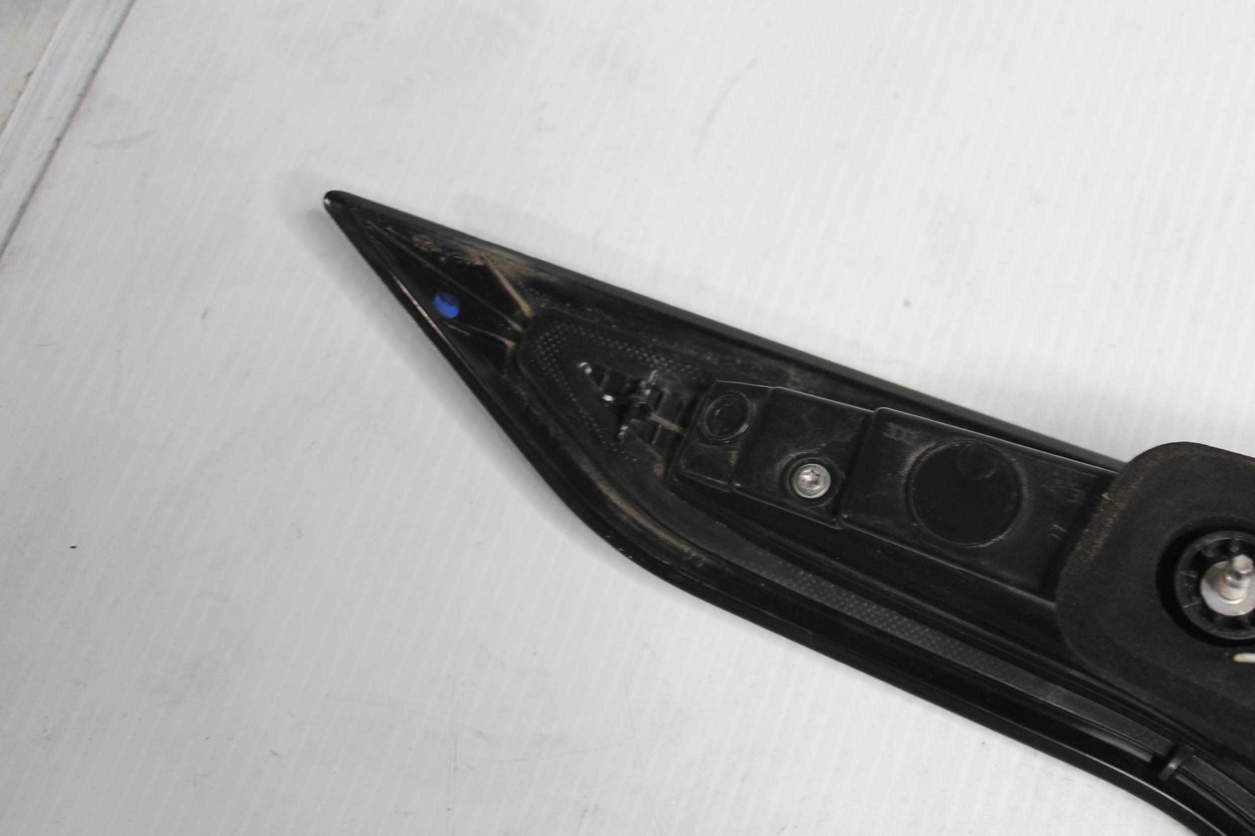 Land Rover L462 Discovery 5 RH Right Tail Light Lamp LR106841 - Image 10