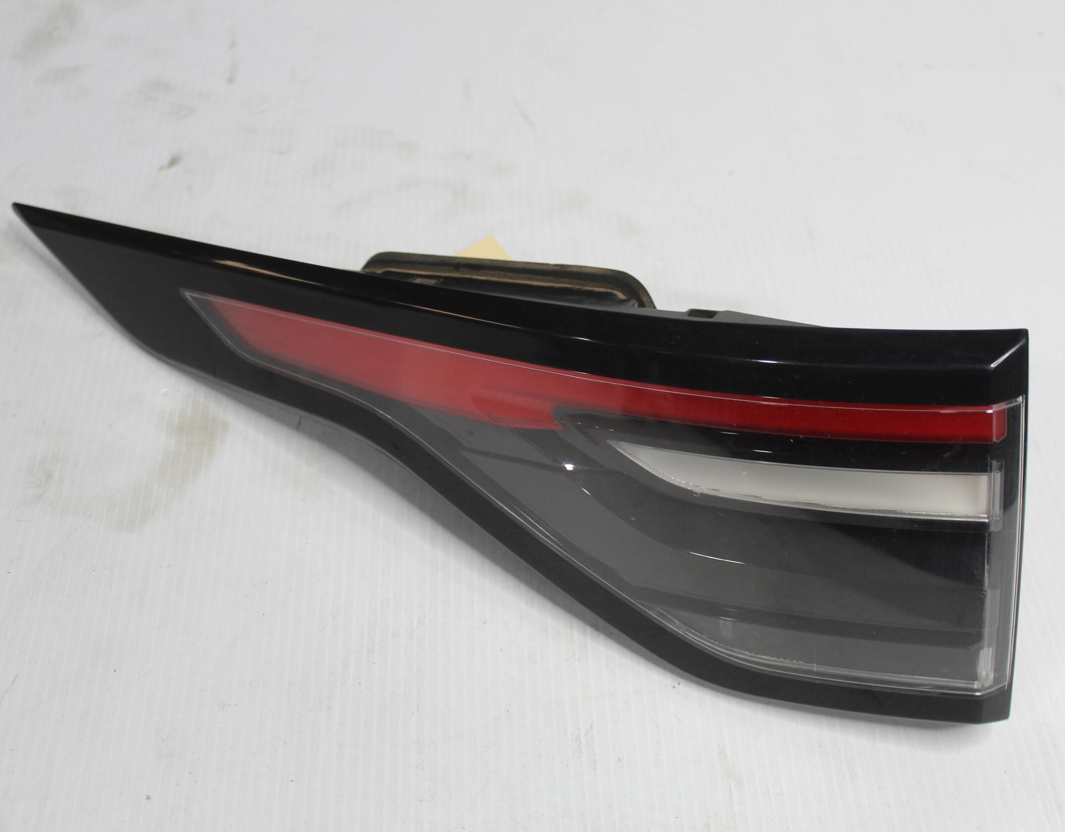 Land Rover L462 Discovery 5 LH Left Tail Light Lamp LR106845 - Image 1