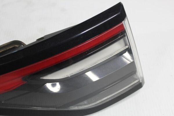 Land Rover L462 Discovery 5 LH Left Tail Light Lamp LR106845