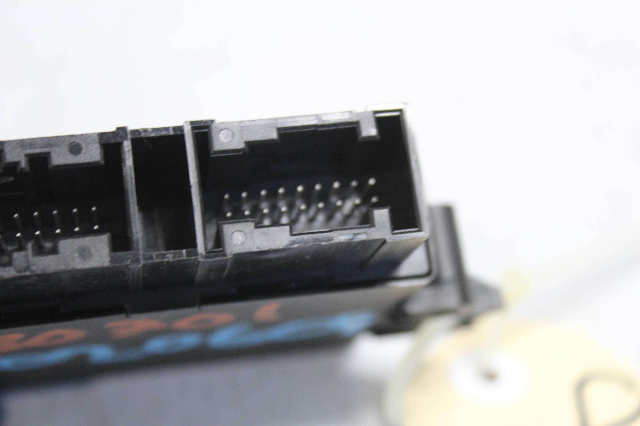 Land Rover L462 Discovery 5 PDC Parking Aid Sensor Module LR081443, LR109363 - Image 8