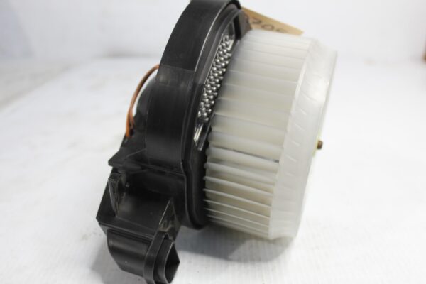 Land Rover / Range Rover L494 L462 L560 Blower Motor Fan LR082161, GX7318456BA