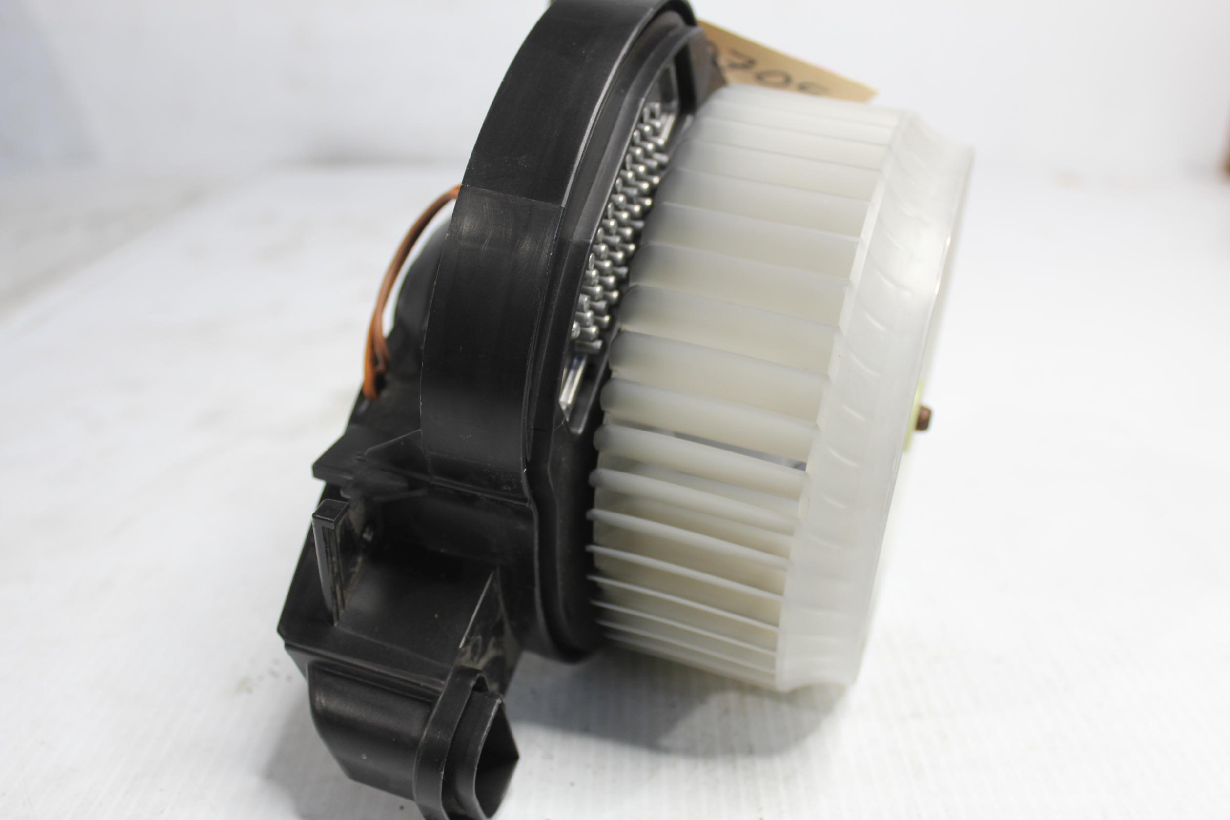 Land Rover / Range Rover L494 L462 L560 Blower Motor Fan LR082161, GX7318456BA - Image 9