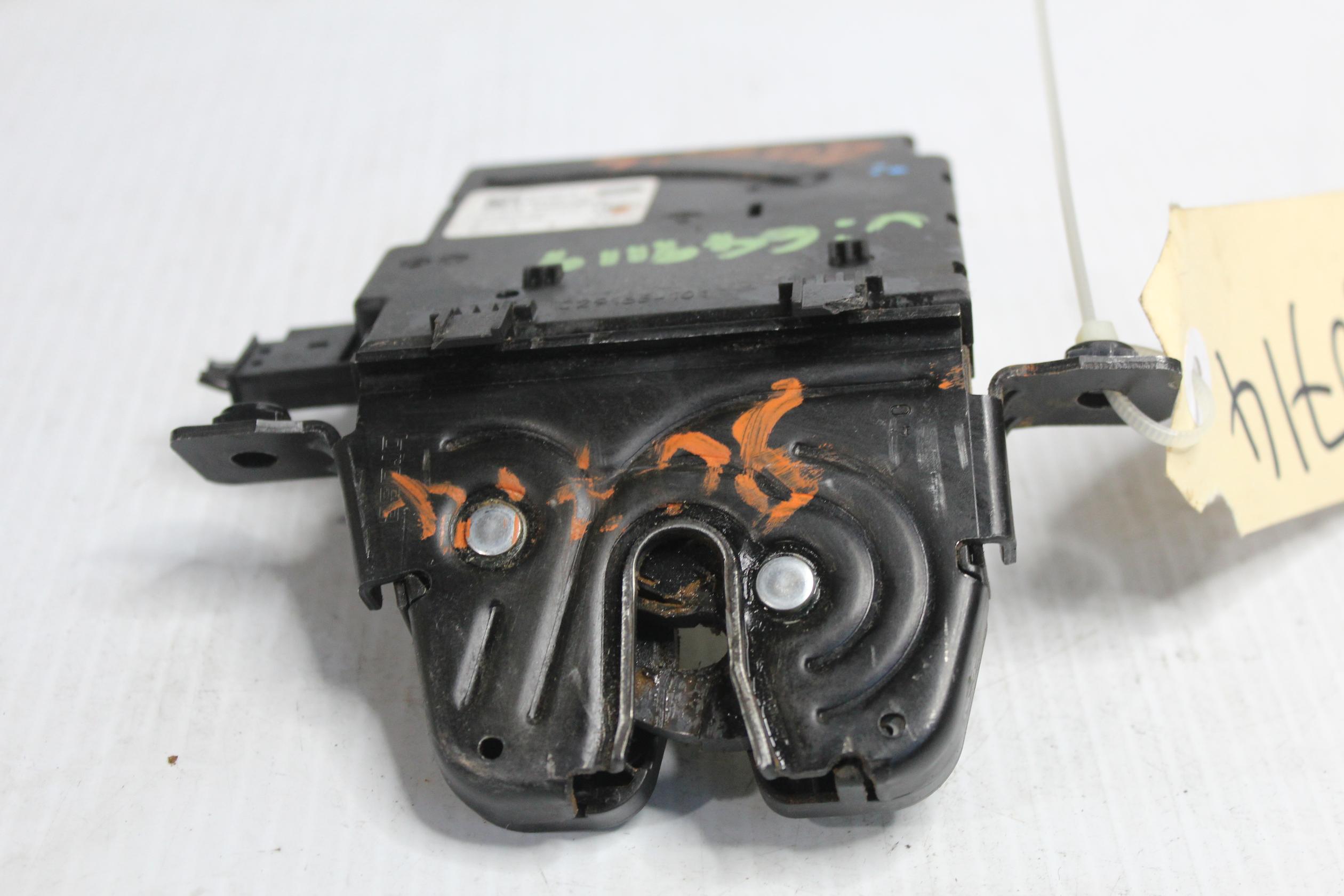 Range Rover L494 Sport Tailgate Latch Lock Assembly LR070126, LR139929 - Image 1