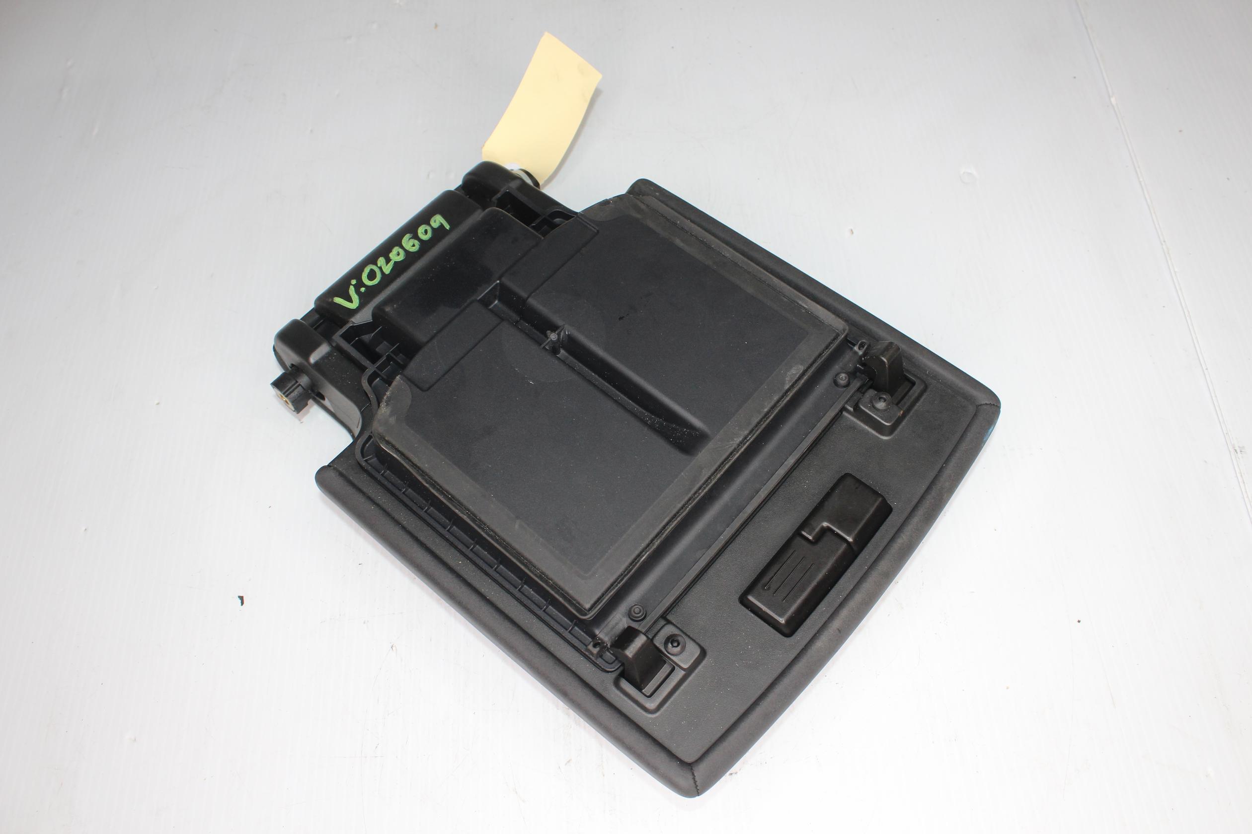Land Rover L462 Discovery 5 Centre Console Lid Armrest BLACK LR082431 - Image 6