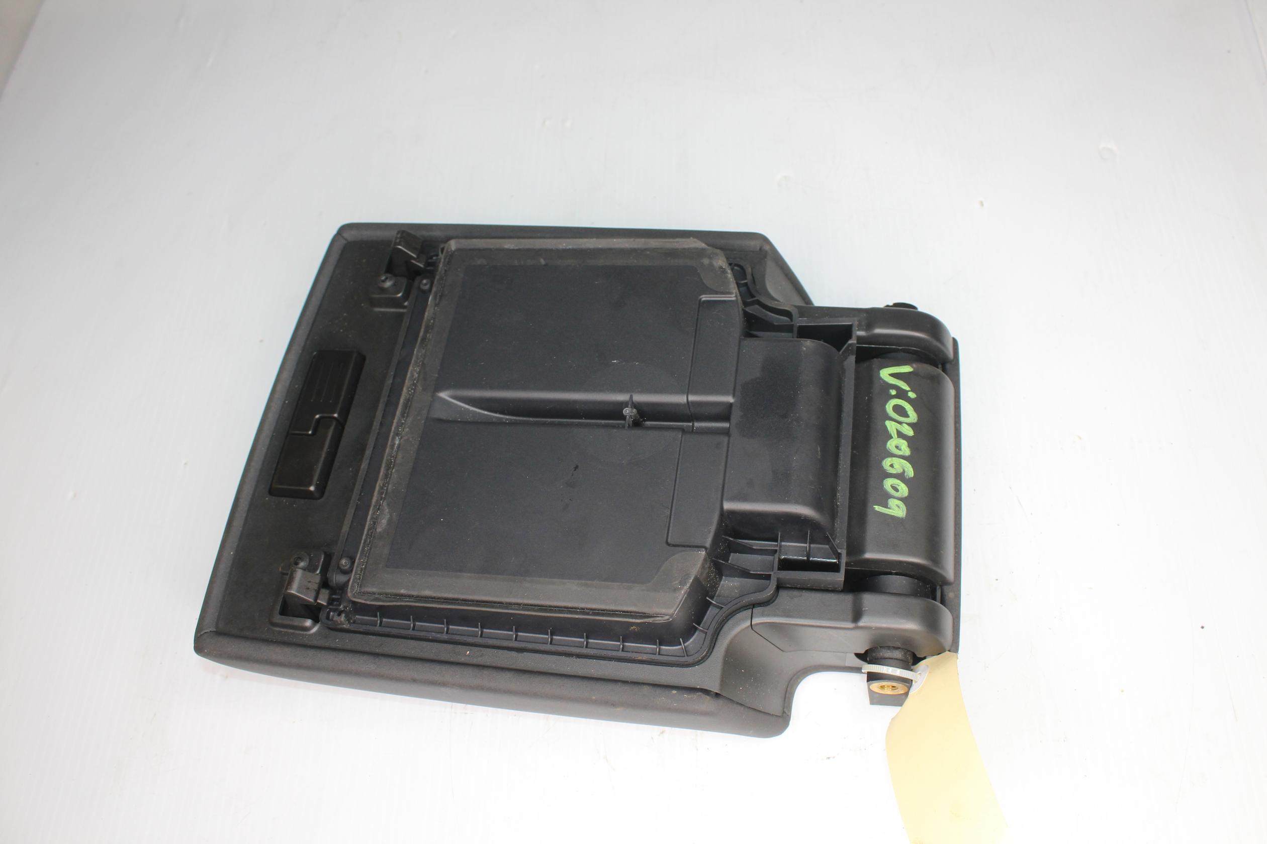 Land Rover L462 Discovery 5 Centre Console Lid Armrest BLACK LR082431 - Image 8