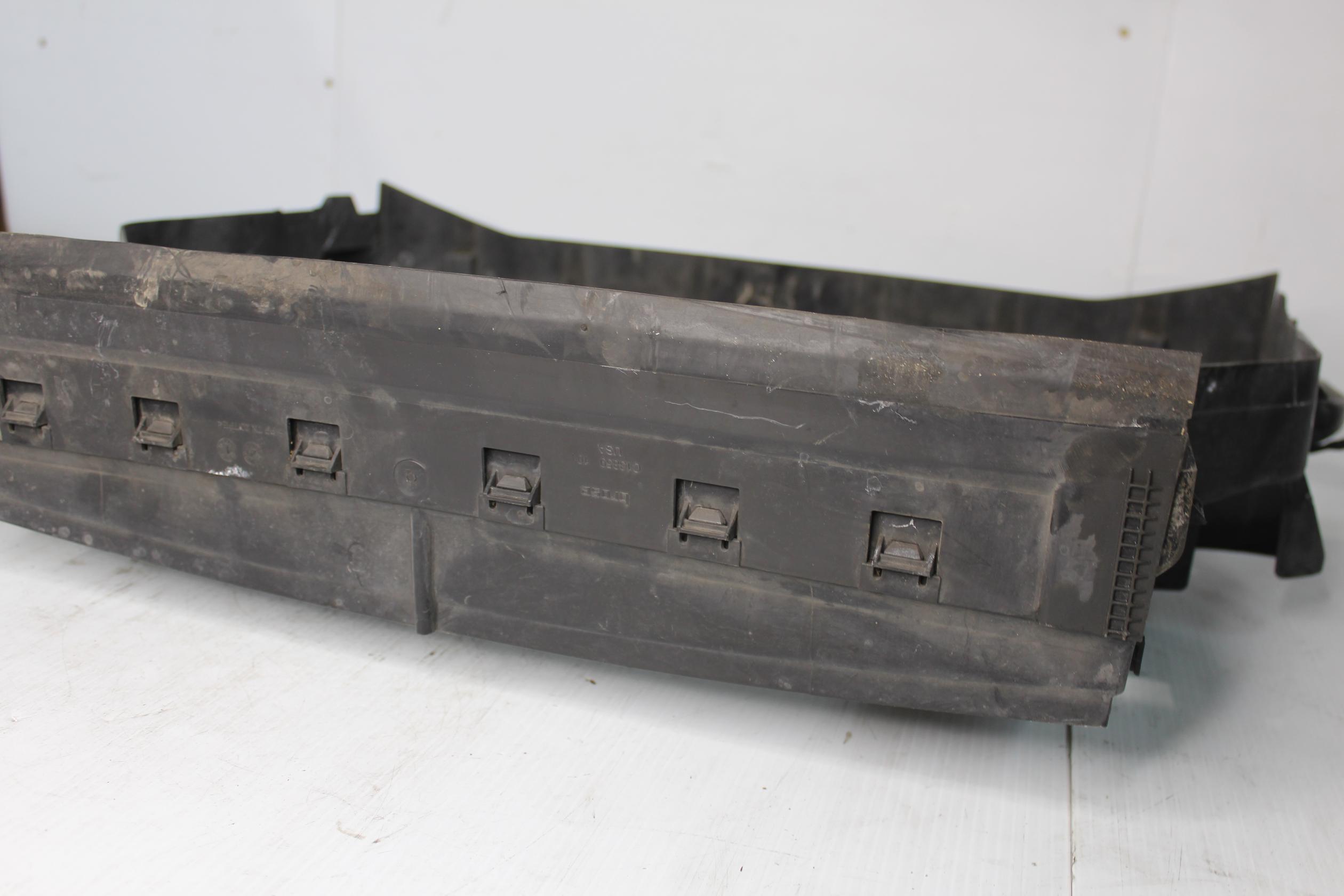 BMW F15 X5 M50i M Sport Front Air Cooling Duct Shroud 51648055208 - Image 16
