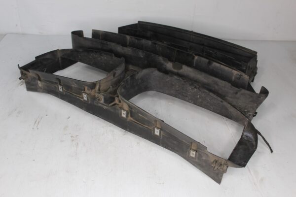 BMW F15 X5 M50i M Sport Front Air Cooling Duct Shroud 51648055208