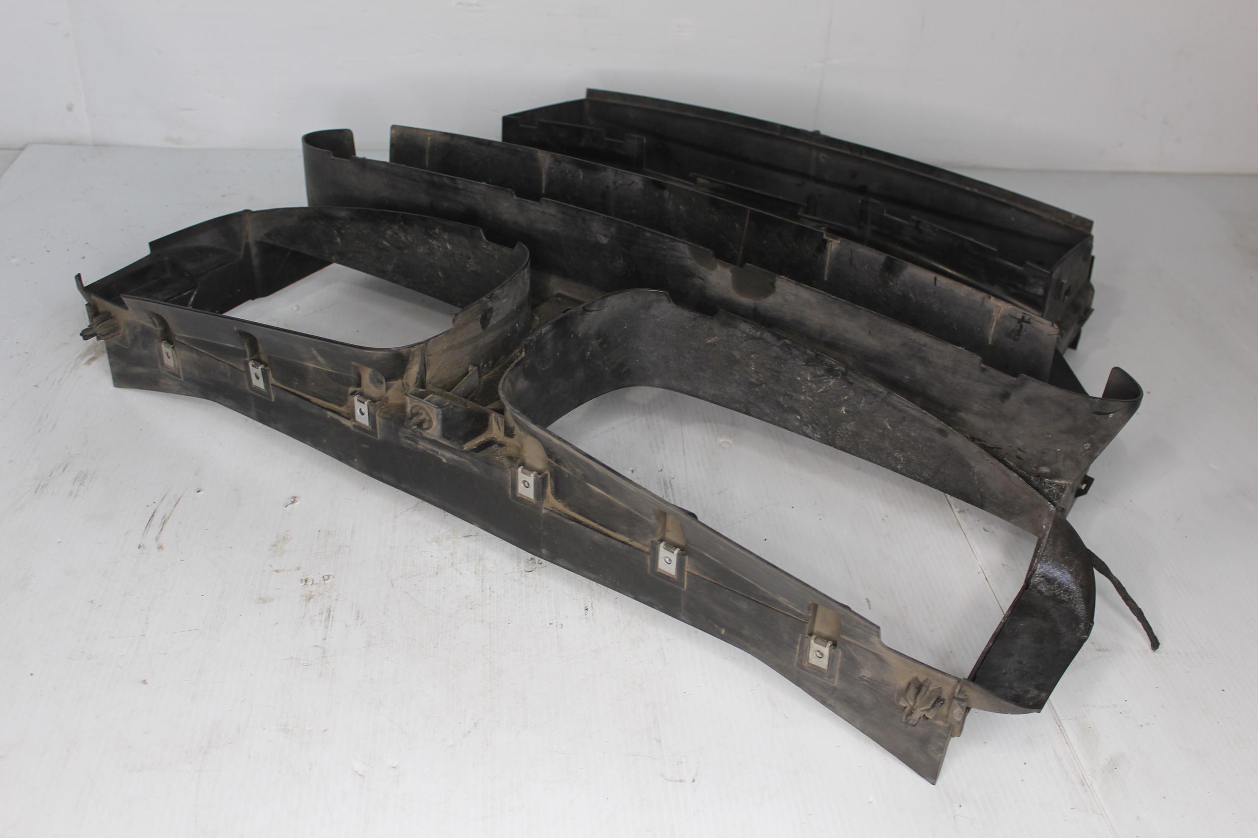 BMW F15 X5 M50i M Sport Front Air Cooling Duct Shroud 51648055208 - Image 5