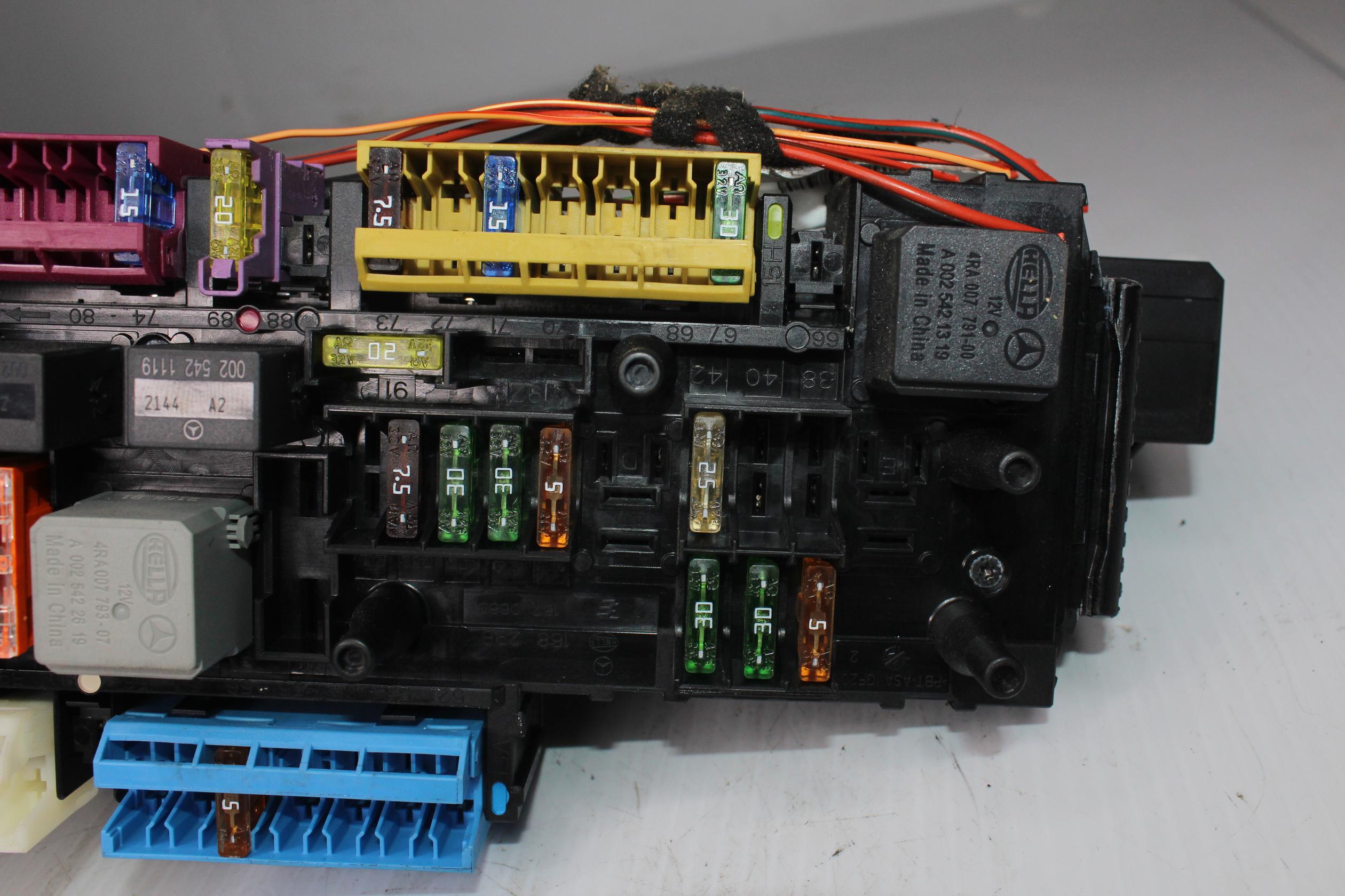 Mercedes Benz W204 C63 AMG Rear SAM Fuse Box Module A2049004803, A2049065402 - Image 11