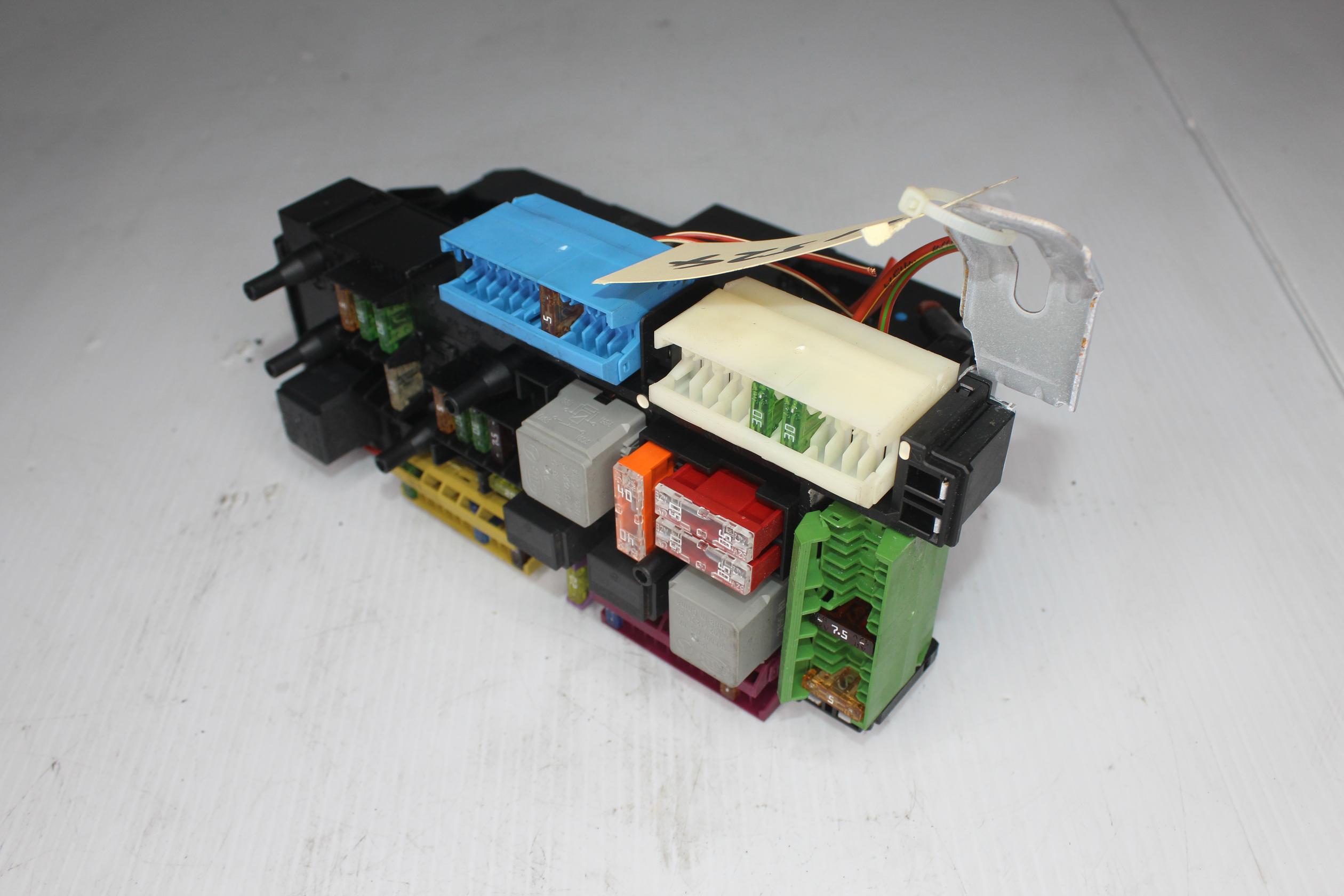 Mercedes Benz W204 C63 AMG Rear SAM Fuse Box Module A2049004803, A2049065402 - Image 3