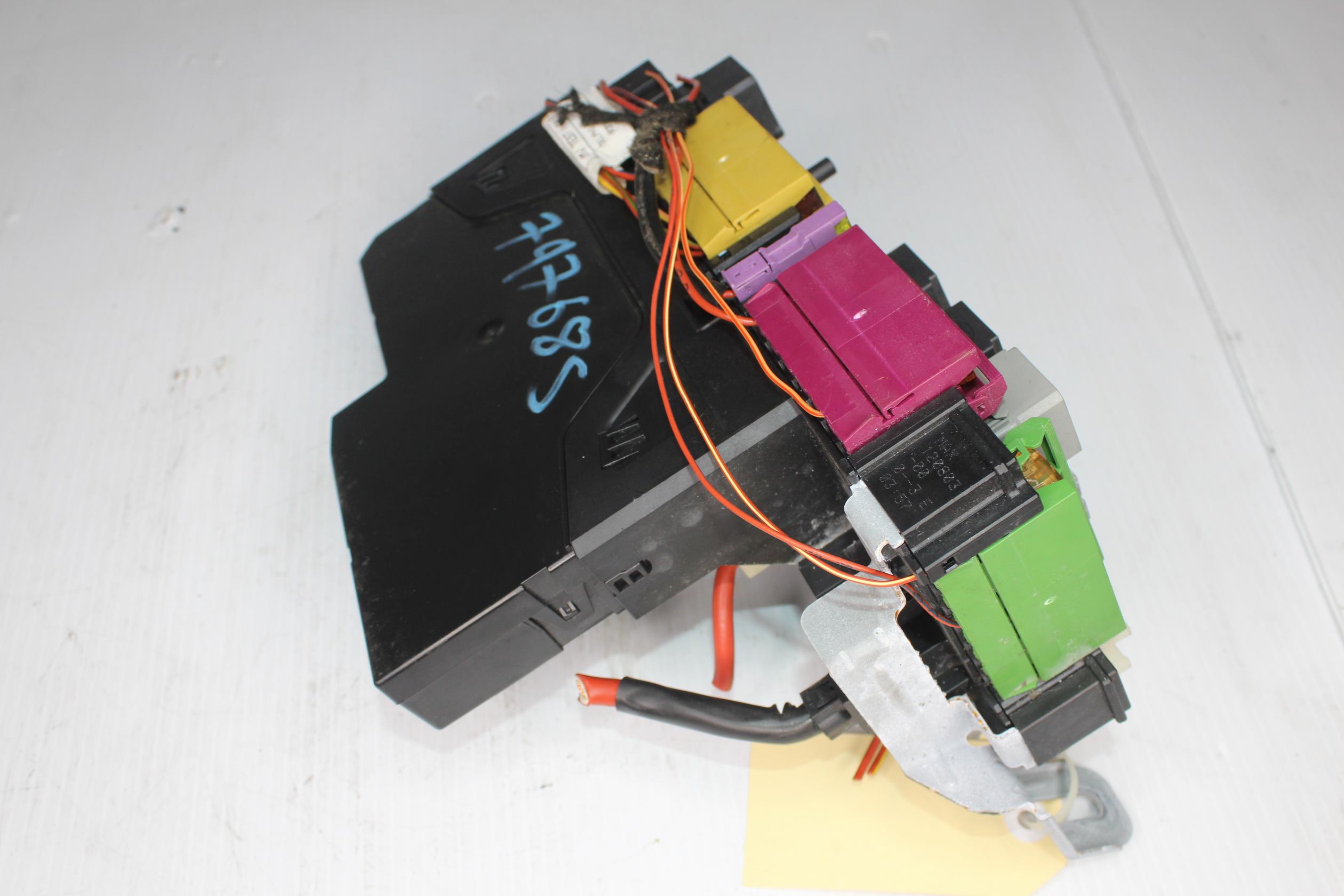 Mercedes Benz W204 C63 AMG Rear SAM Fuse Box Module A2049004803, A2049065402 - Image 8