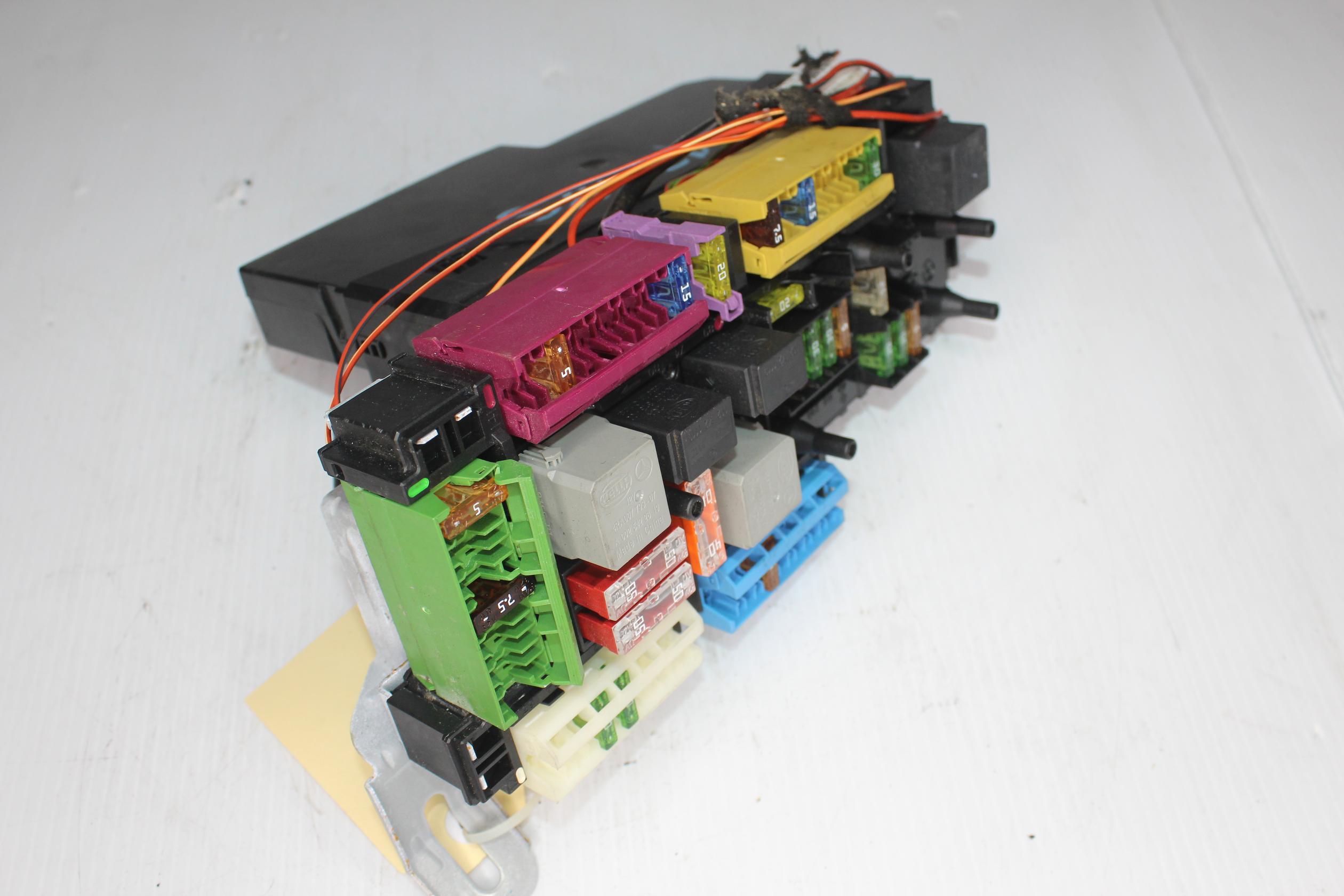 Mercedes Benz W204 C63 AMG Rear SAM Fuse Box Module A2049004803, A2049065402 - Image 9