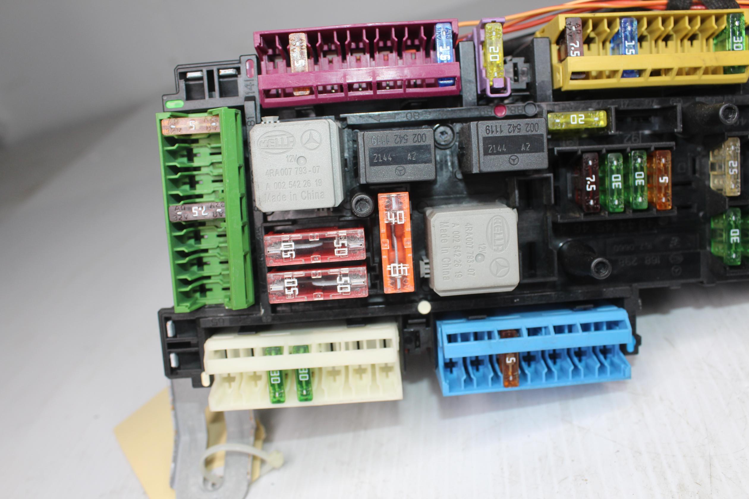 Mercedes Benz W204 C63 AMG Rear SAM Fuse Box Module A2049004803, A2049065402 - Image 10