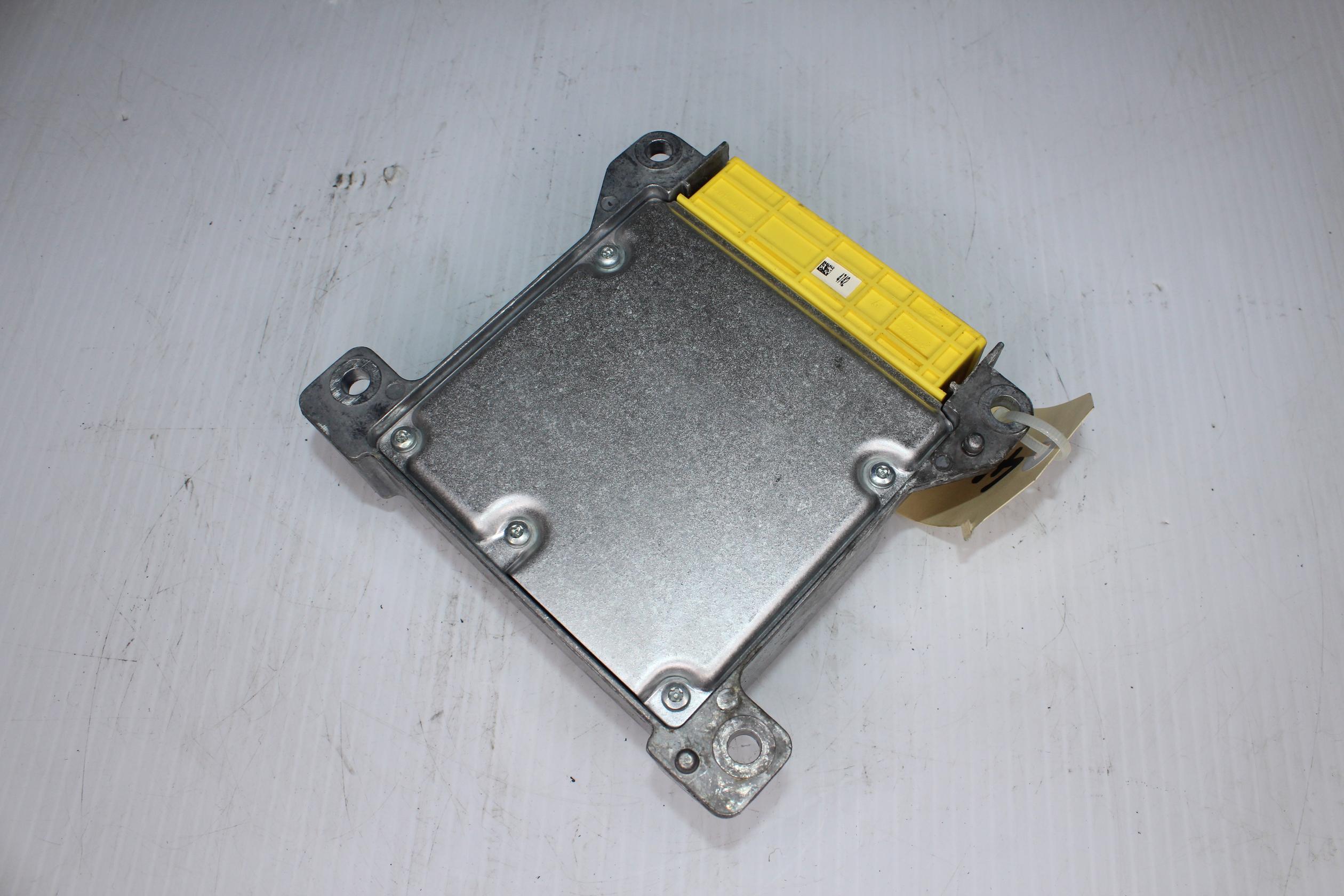Mercedes Benz W204 C63 AMG SRS Airbag Module A2049012804 - Image 7