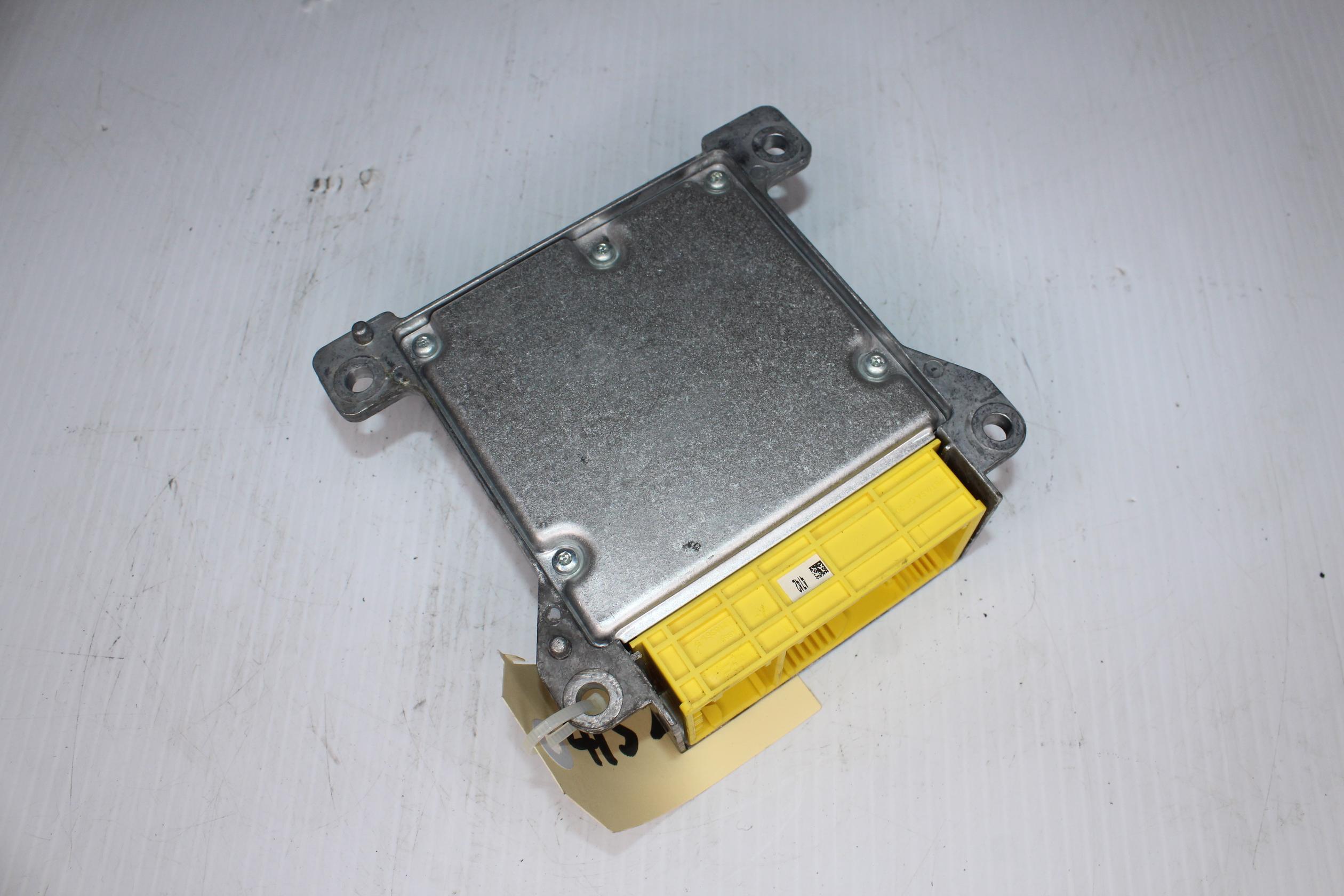 Mercedes Benz W204 C63 AMG SRS Airbag Module A2049012804 - Image 8