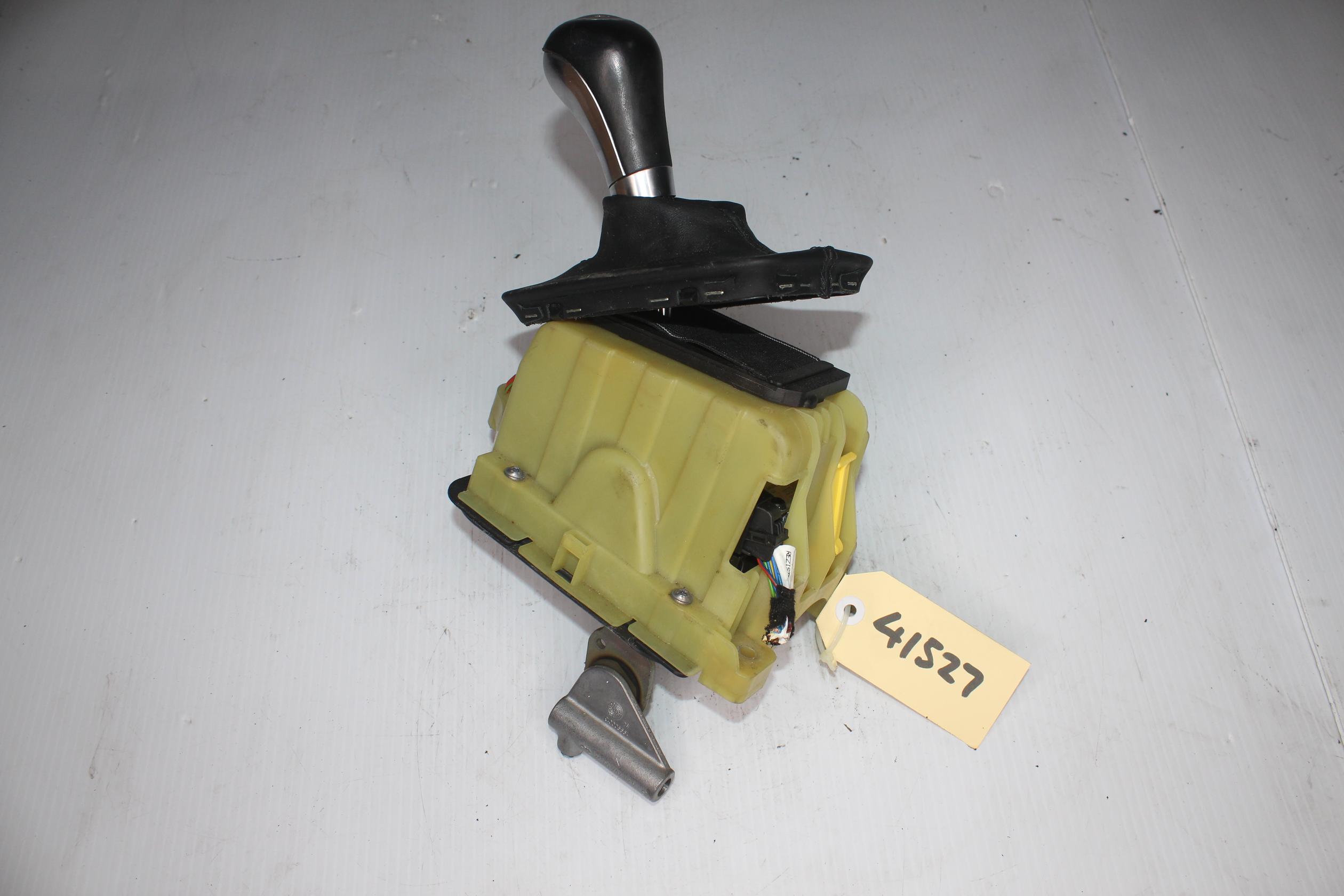 Mercedes Benz W204 C Class Gear Selector T-Bar A2042677624 - Image 1
