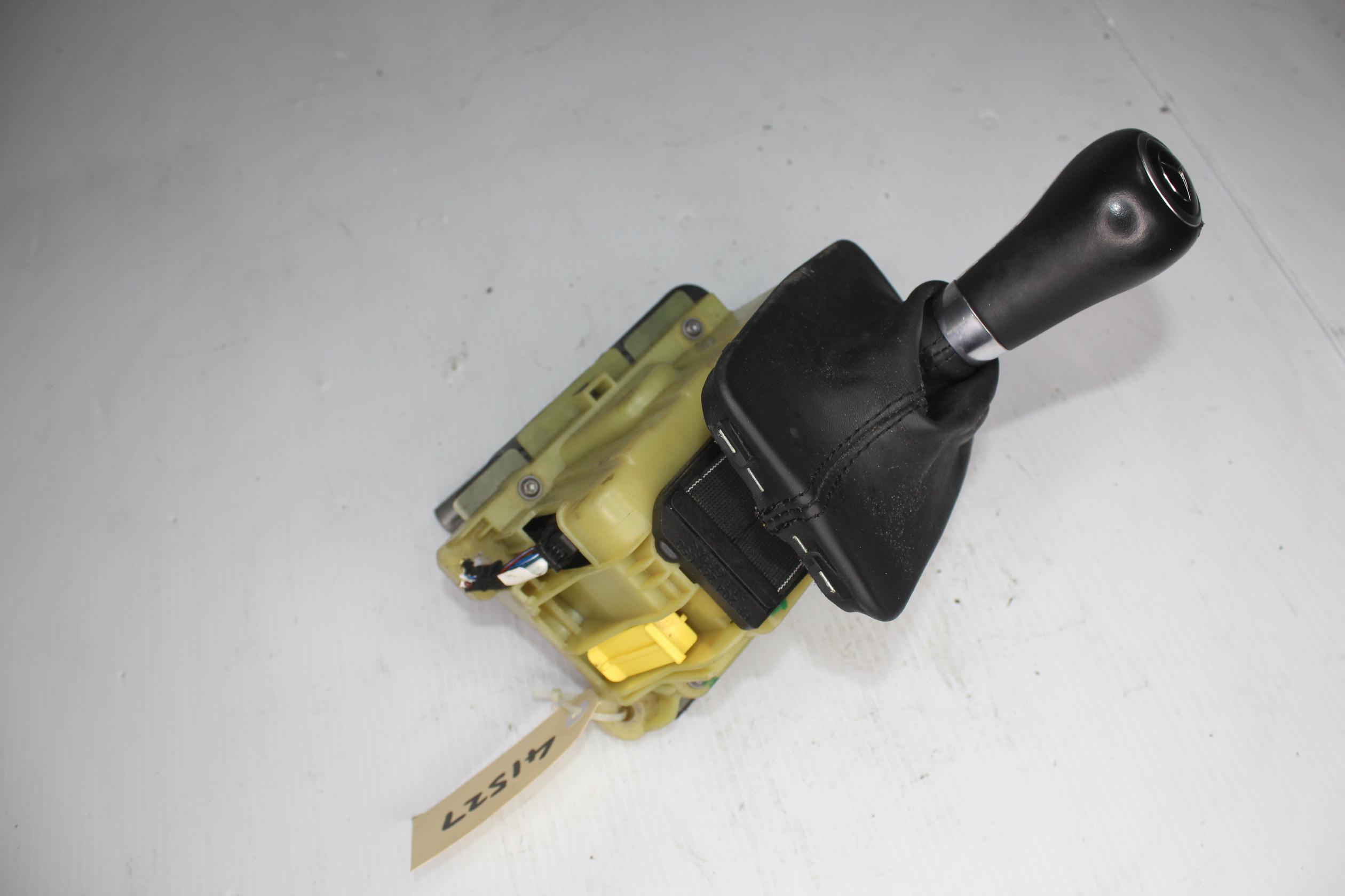 Mercedes Benz W204 C Class Gear Selector T-Bar A2042677624 - Image 4
