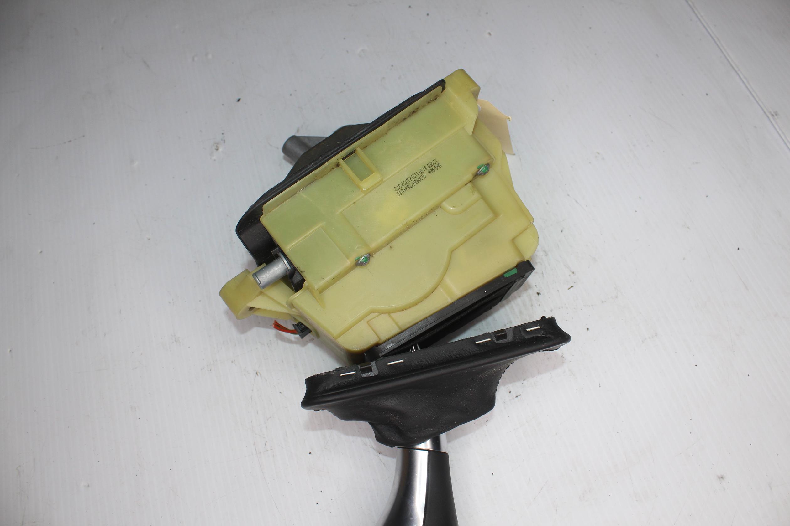 Mercedes Benz W204 C Class Gear Selector T-Bar A2042677624 - Image 7