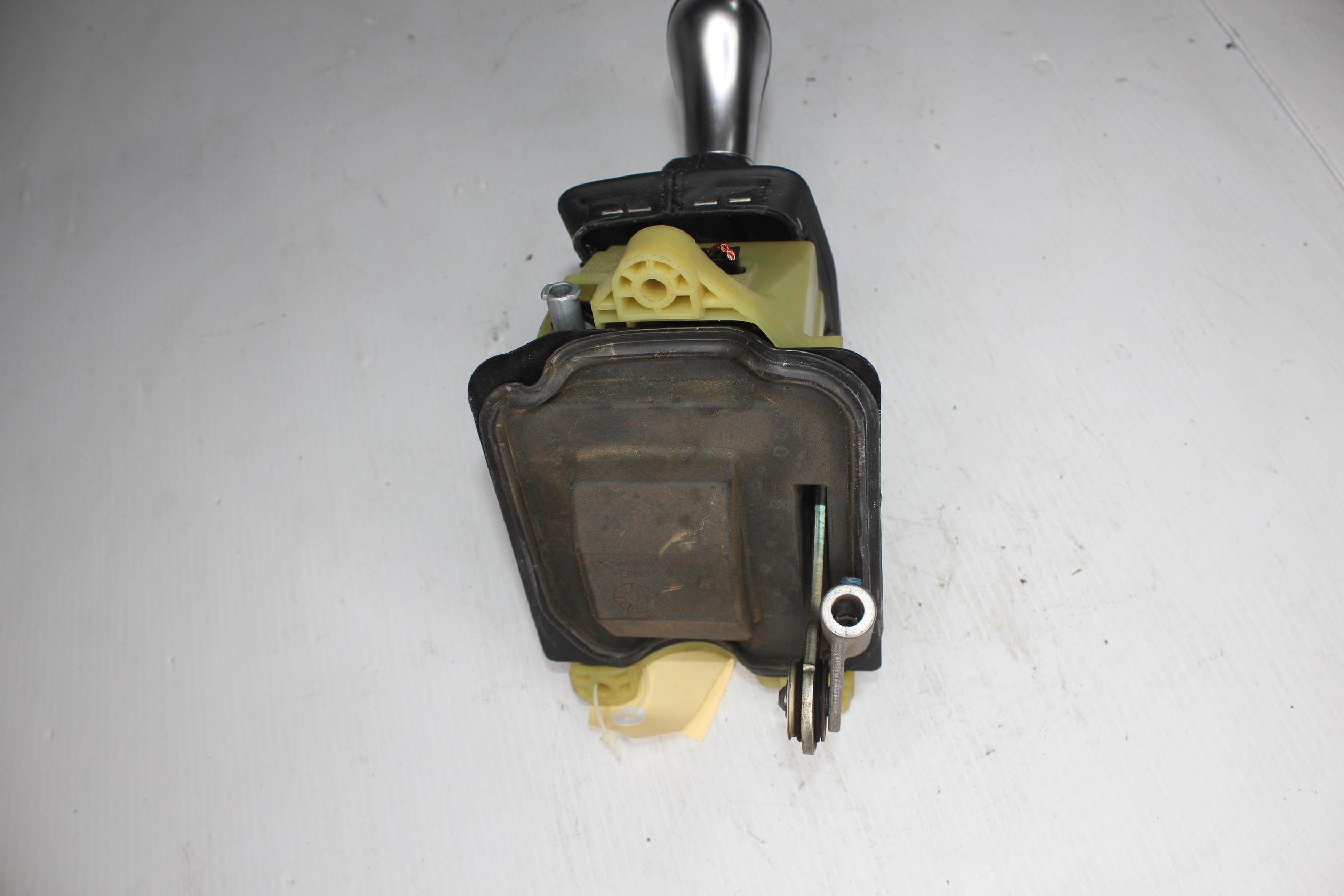 Mercedes Benz W204 C Class Gear Selector T-Bar A2042677624 - Image 9