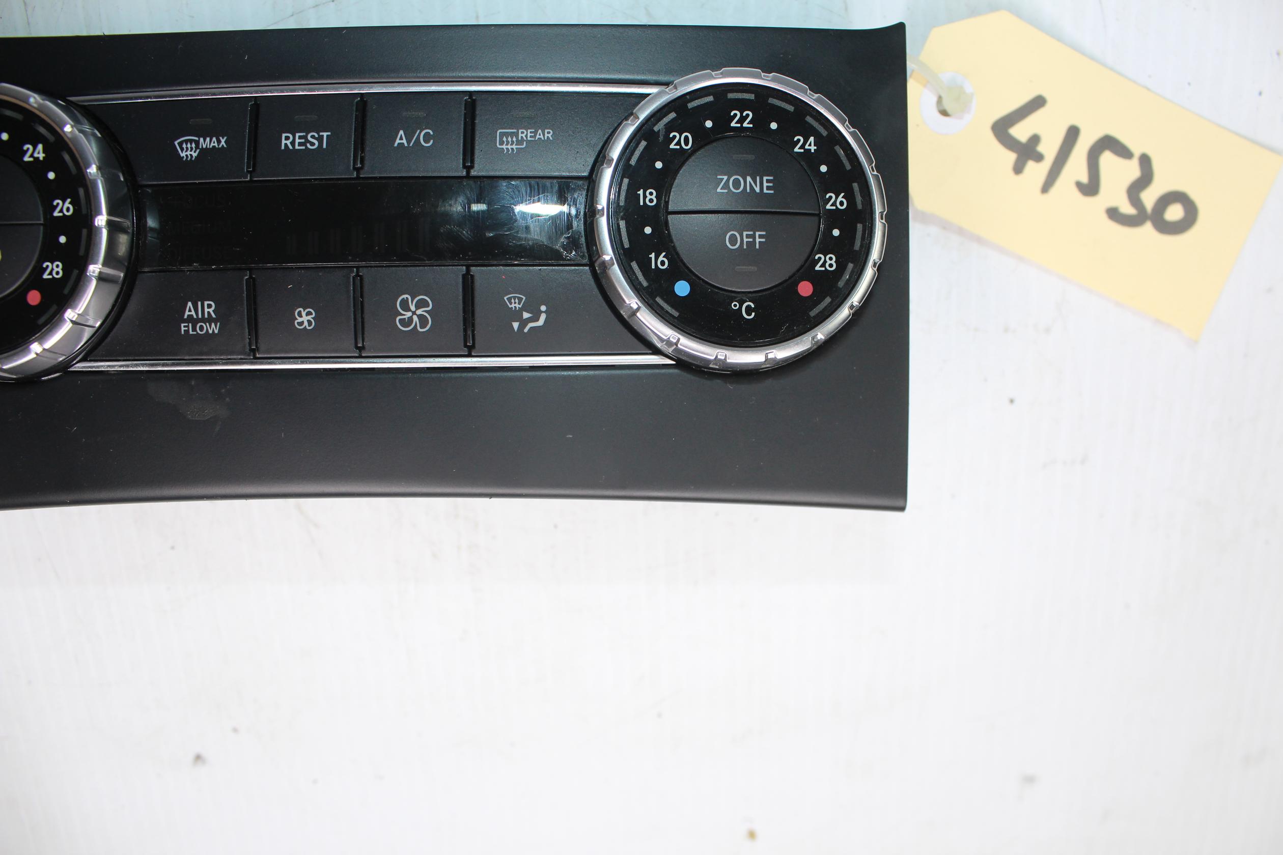 Merceds Benz W204 C63 AMG AC Climate Control Unit Panel A2049005905, A2049007615 - Image 3