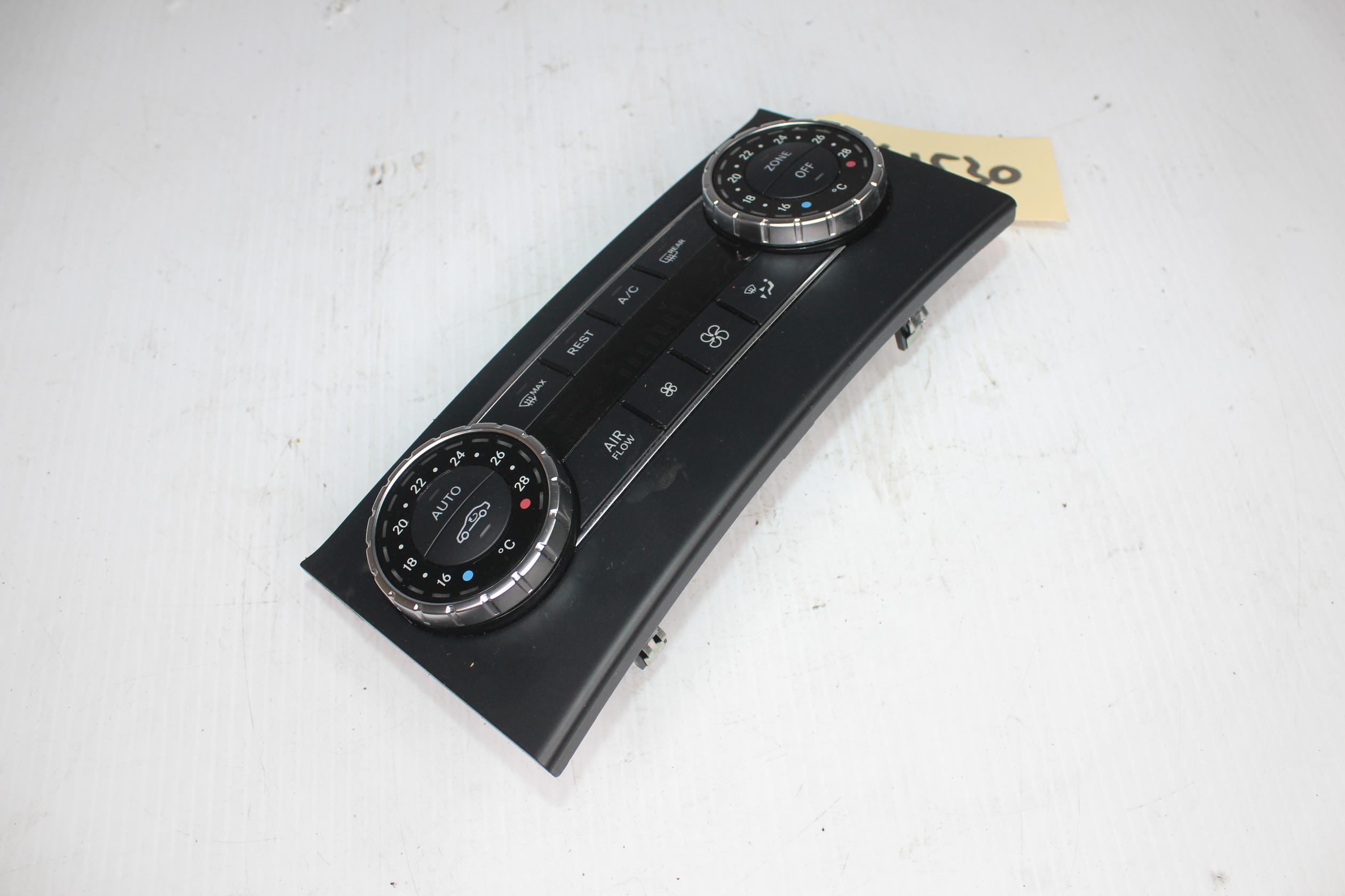 Merceds Benz W204 C63 AMG AC Climate Control Unit Panel A2049005905, A2049007615 - Image 5