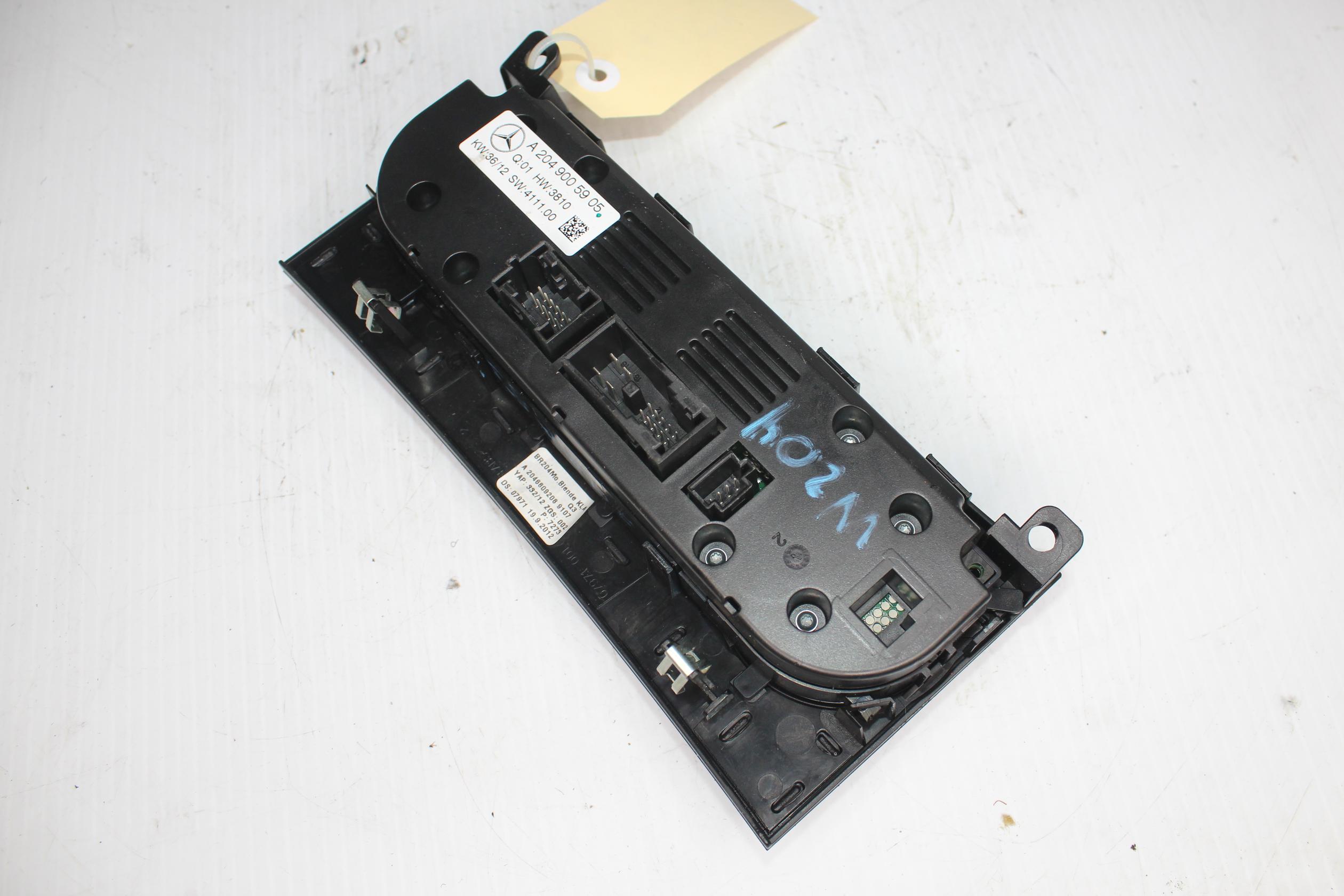 Merceds Benz W204 C63 AMG AC Climate Control Unit Panel A2049005905, A2049007615 - Image 9