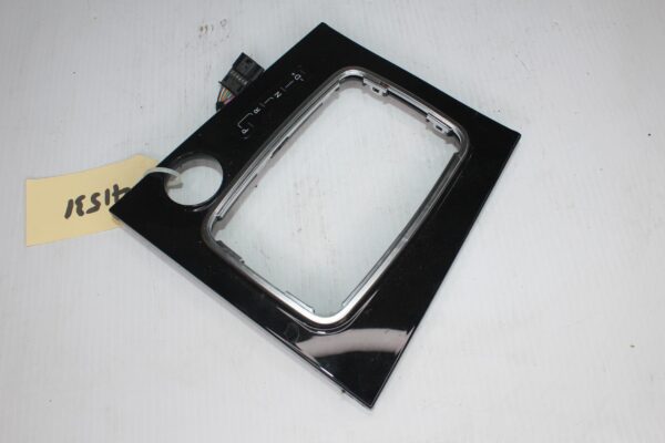 Mercedes Benz W204 C63 AMG Gear Shift Surround Trim A2042670100, A2042670000
