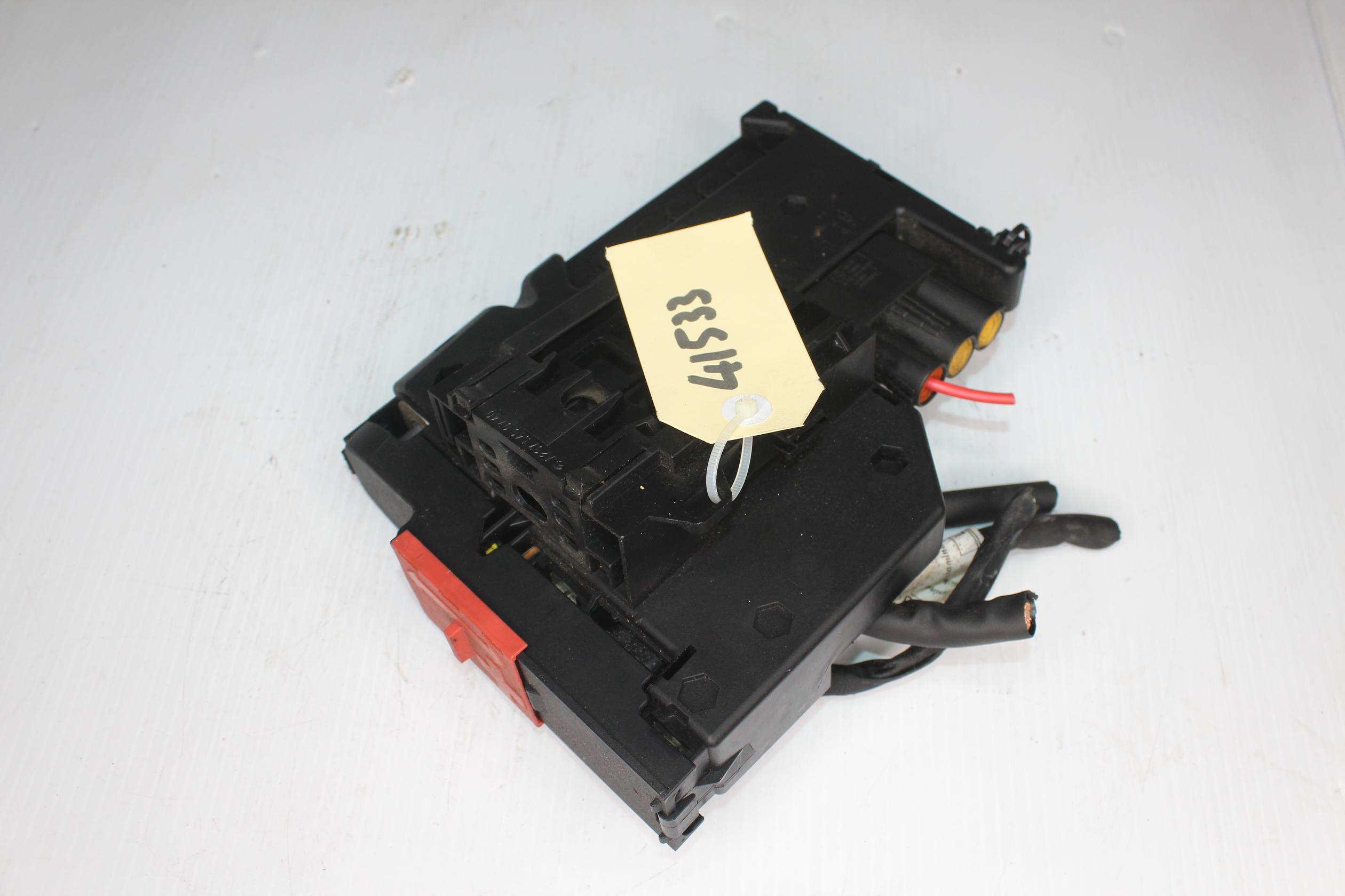 Mercedes Benz W204 C63 AMG Front PRE Fuse Box A2075400250, A2075402250 - Image 2