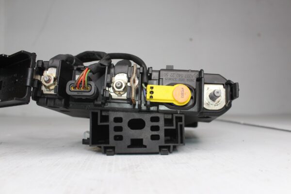 Mercedes Benz W204 C63 AMG Front PRE Fuse Box A2075400250, A2075402250