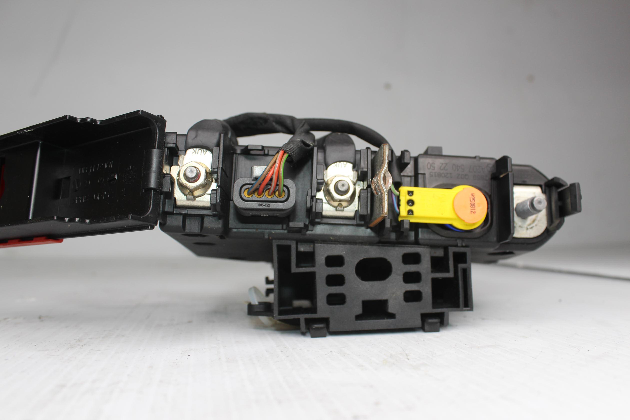 Mercedes Benz W204 C63 AMG Front PRE Fuse Box A2075400250, A2075402250 - Image 8