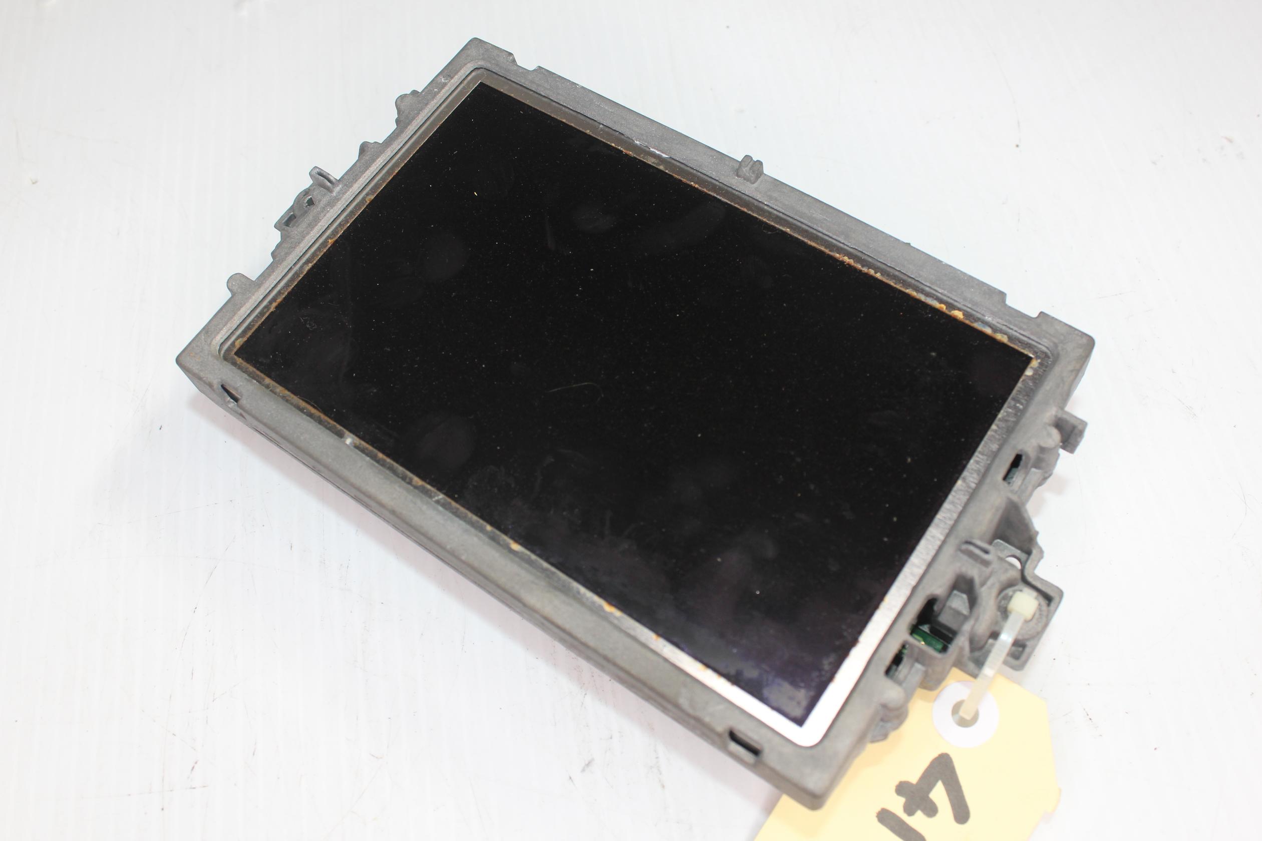 Mercedes Benz W204 C63 AMG Headlight Radio Display Screen A1729008500, A2049007408 - Image 5