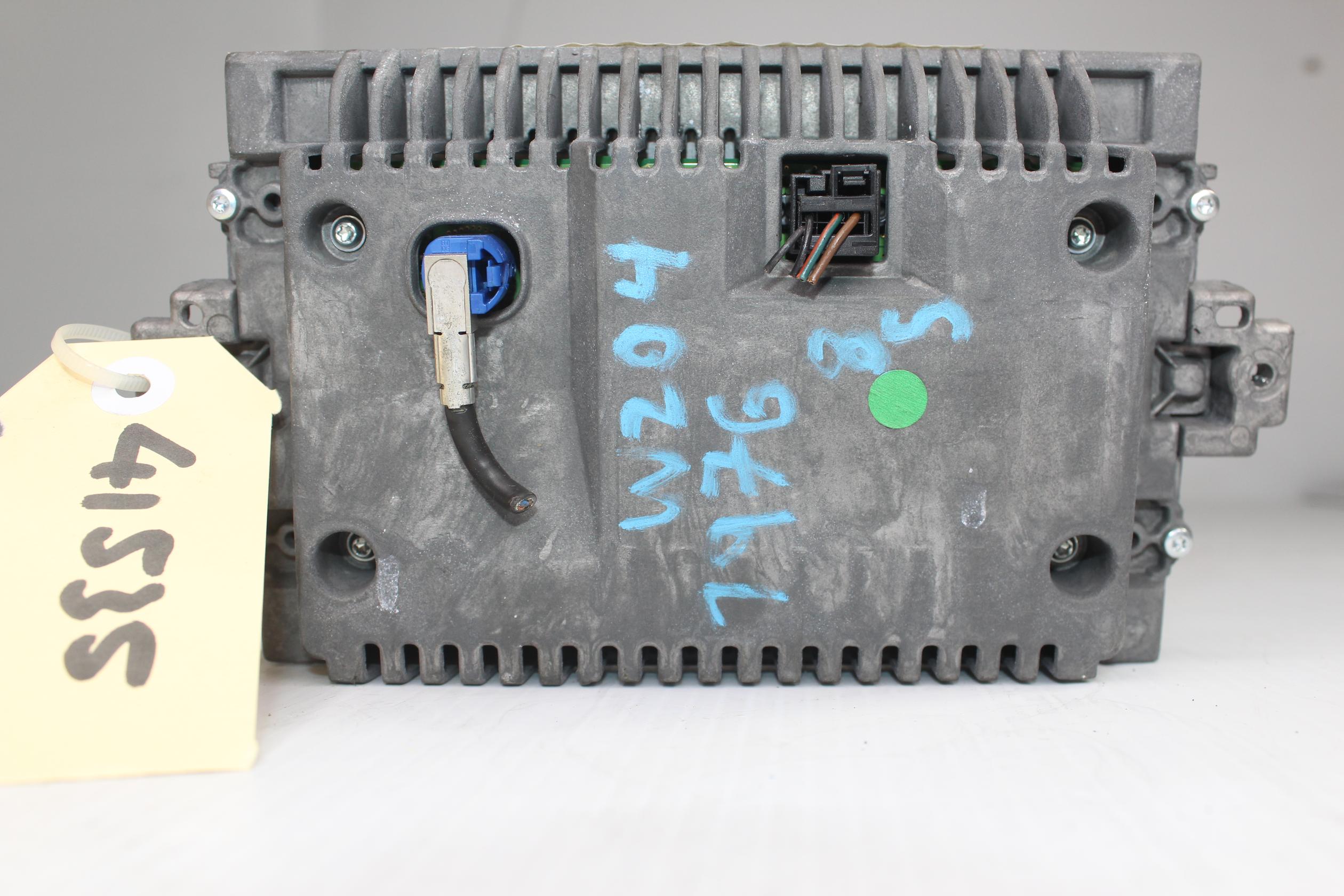 Mercedes Benz W204 C63 AMG Headlight Radio Display Screen A1729008500, A2049007408 - Image 7