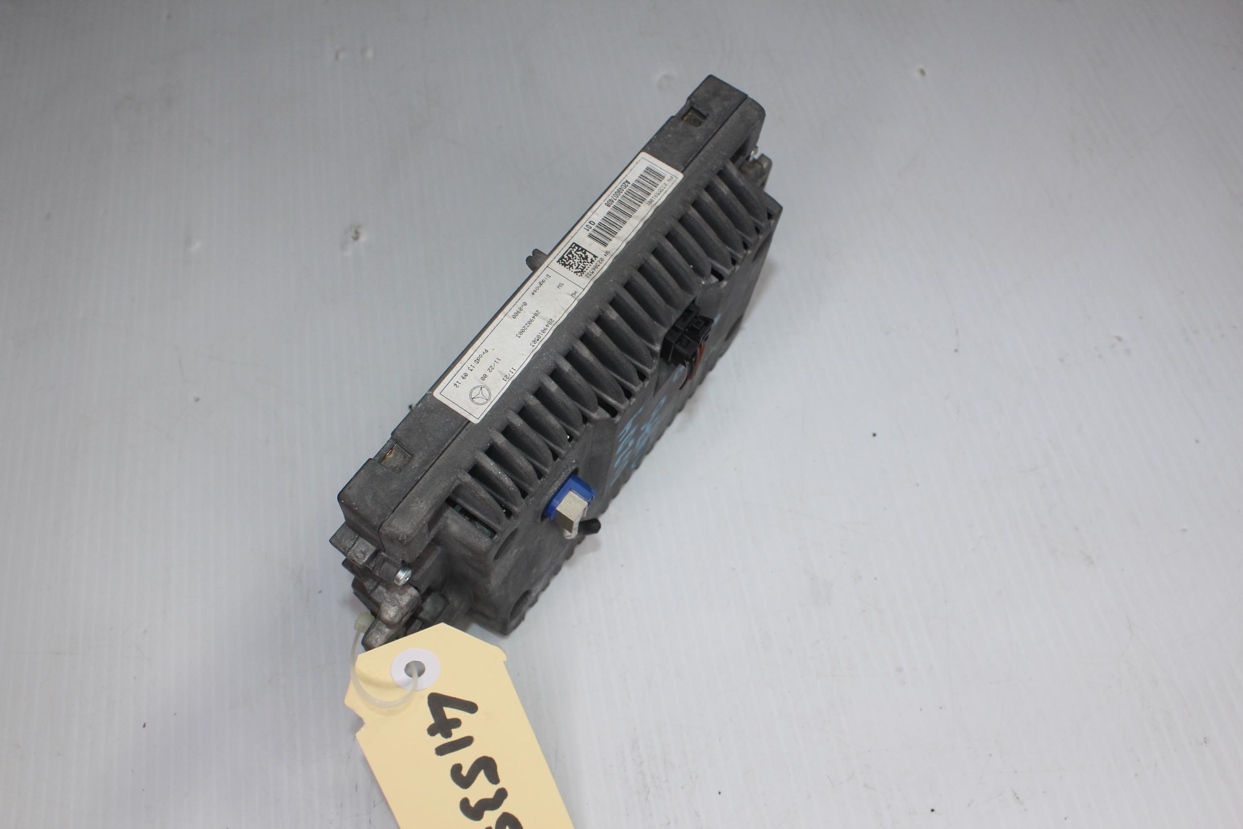 Mercedes Benz W204 C63 AMG Headlight Radio Display Screen A1729008500, A2049007408 - Image 8