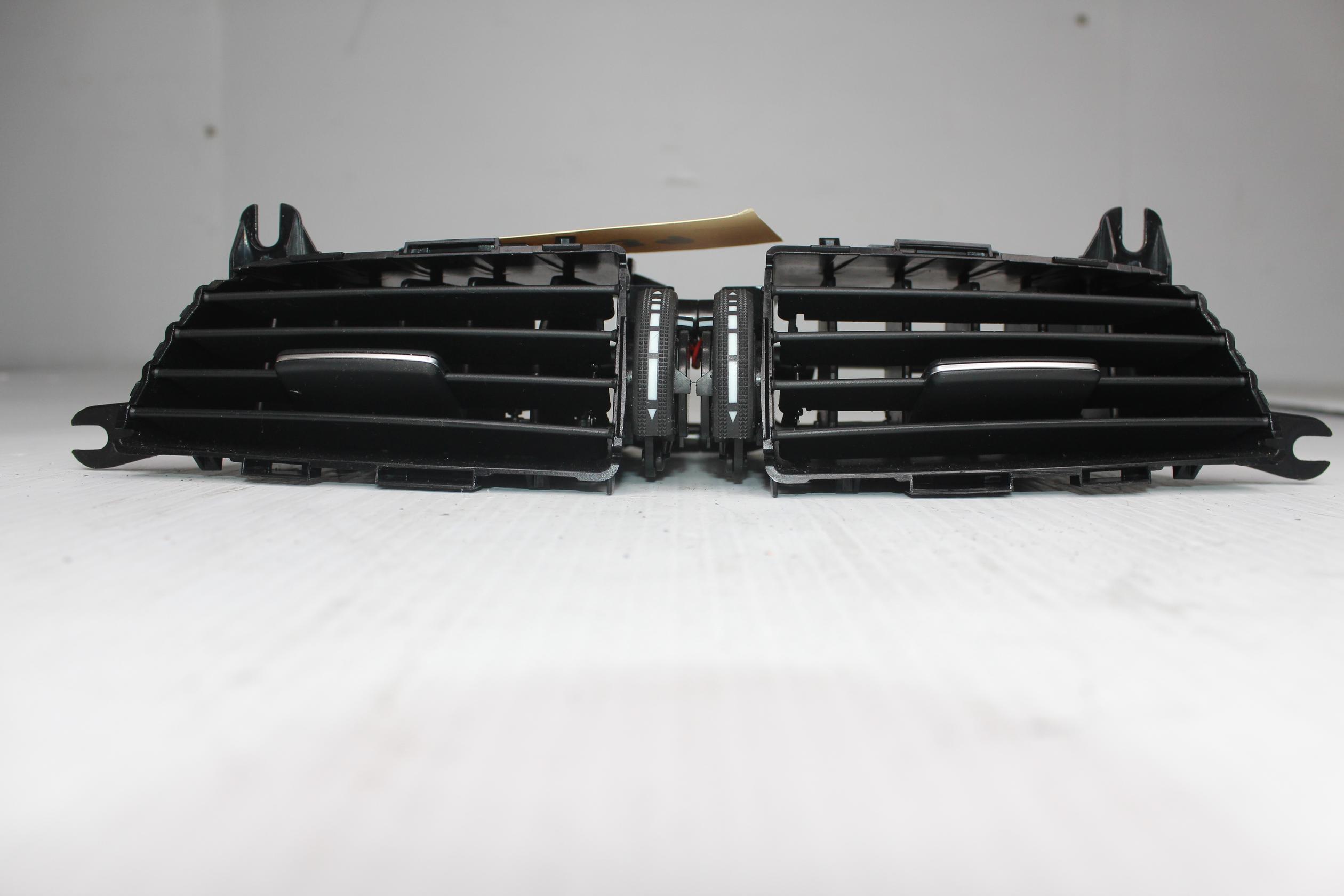 Mercedes Benz W204 C63 AMG Centre Dash Air Vent A2048308454, A2048308154 - Image 3