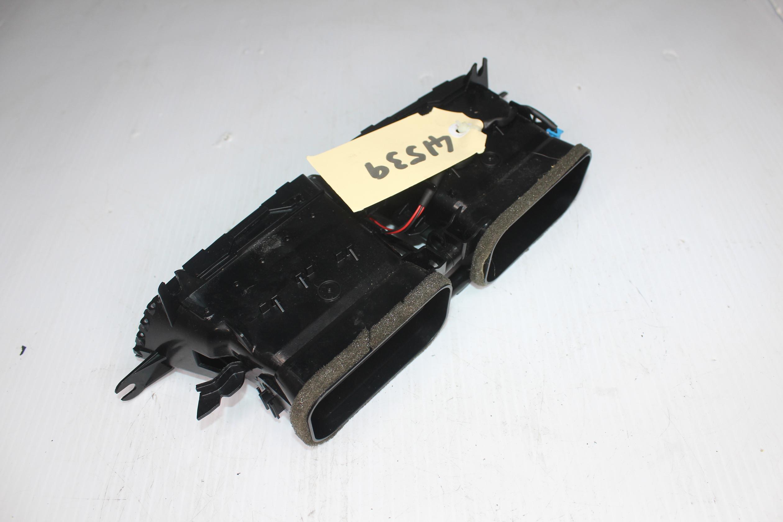 Mercedes Benz W204 C63 AMG Centre Dash Air Vent A2048308454, A2048308154 - Image 6