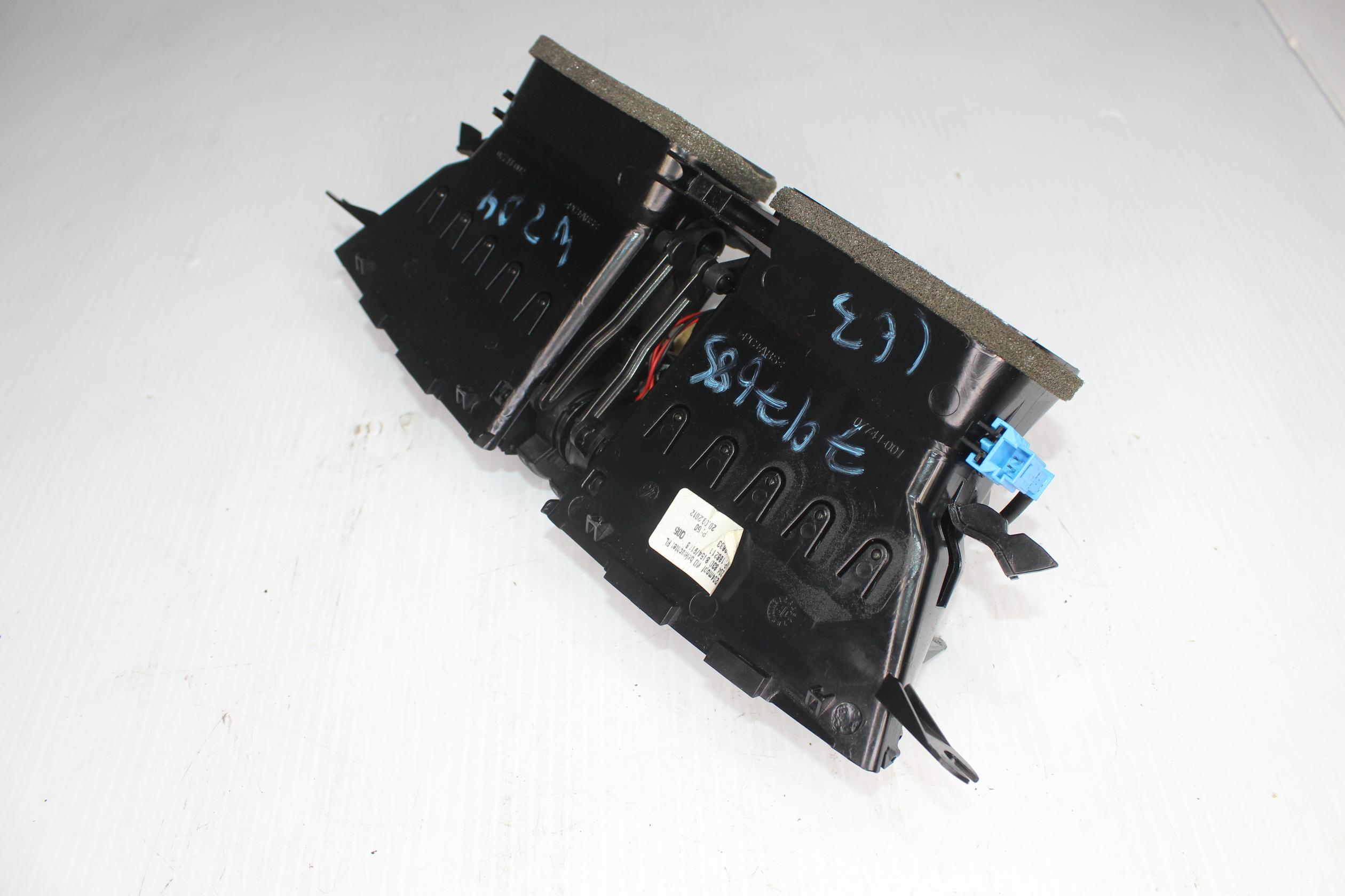 Mercedes Benz W204 C63 AMG Centre Dash Air Vent A2048308454, A2048308154 - Image 8