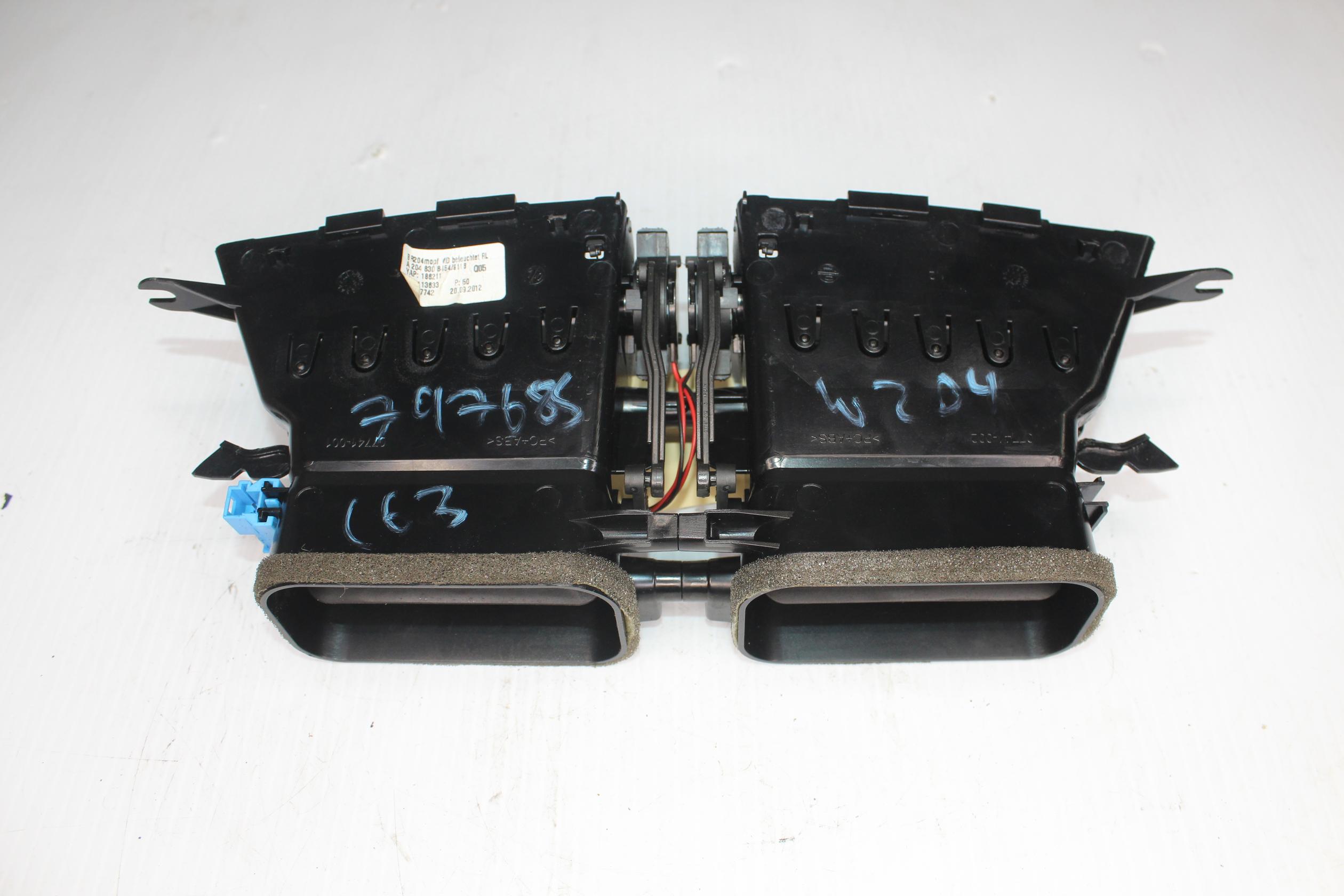Mercedes Benz W204 C63 AMG Centre Dash Air Vent A2048308454, A2048308154 - Image 10
