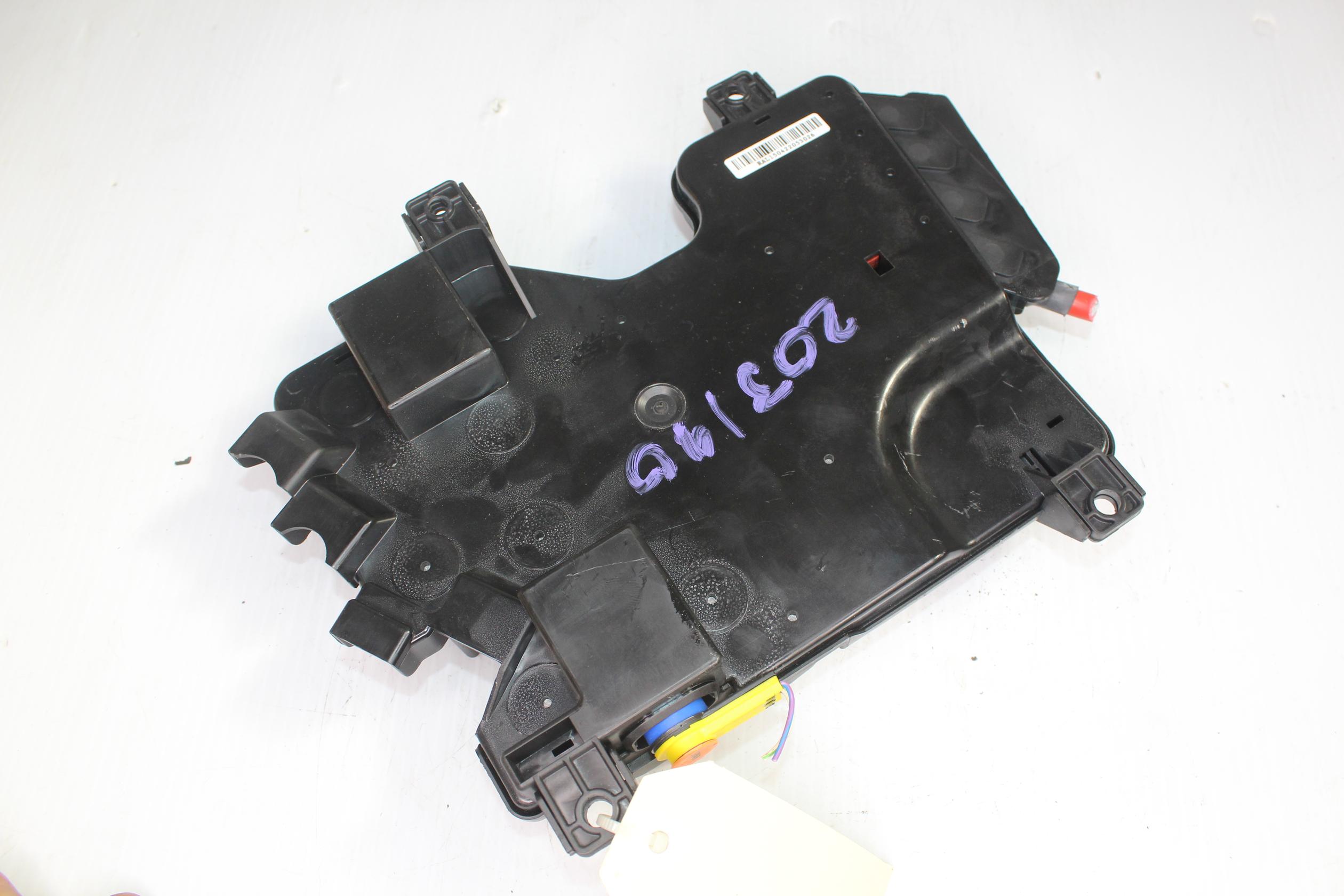 Mercedes Benz W222 S Class Rear Fuse Relay Box A2225402750 - Image 7